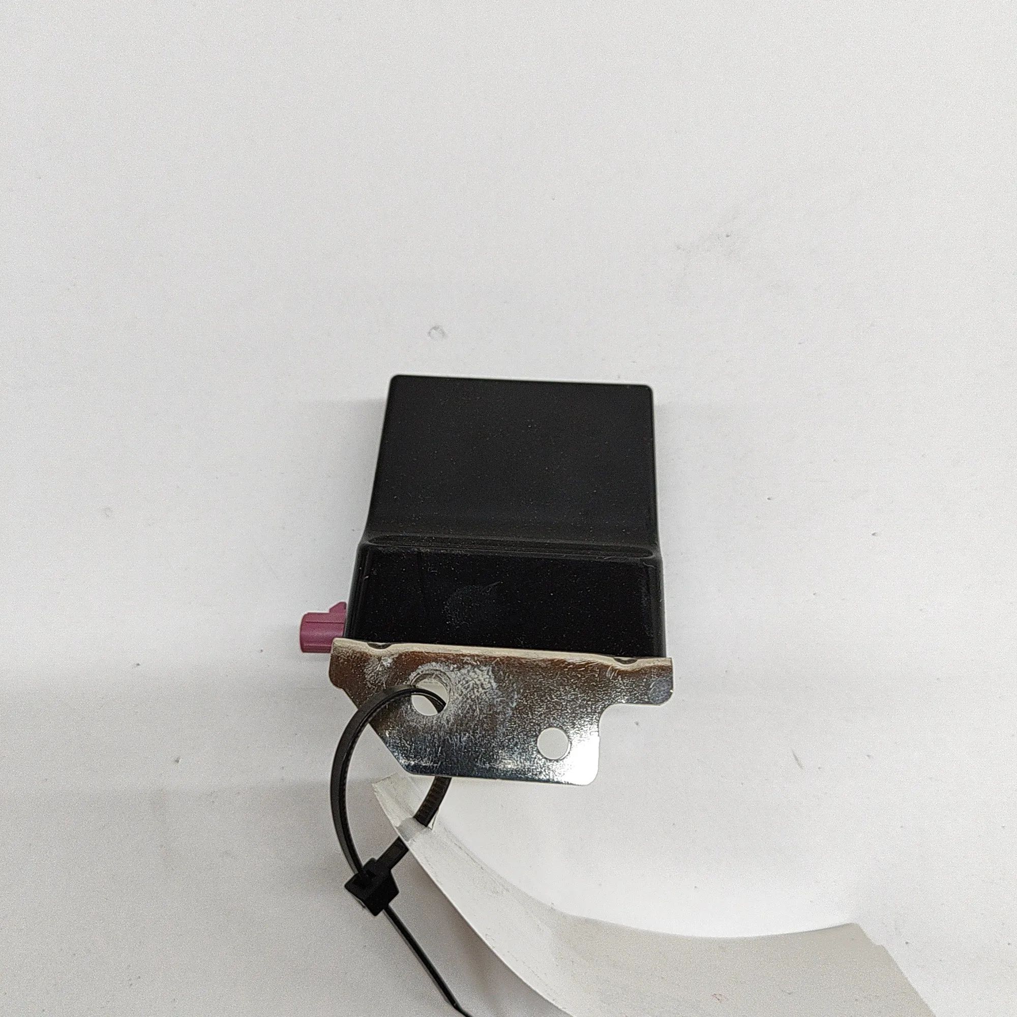 Maserati Ghibli Antenna Amplifier Antenna Amplifier — MASERATI GHIBLI (M157) (201...