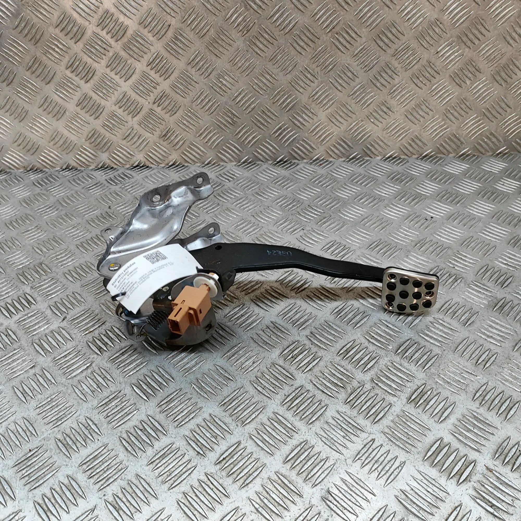 Honda Civic Brake pedal Brake Pedal — HONDA CIVIC (X Hatchback FC_, FK)...