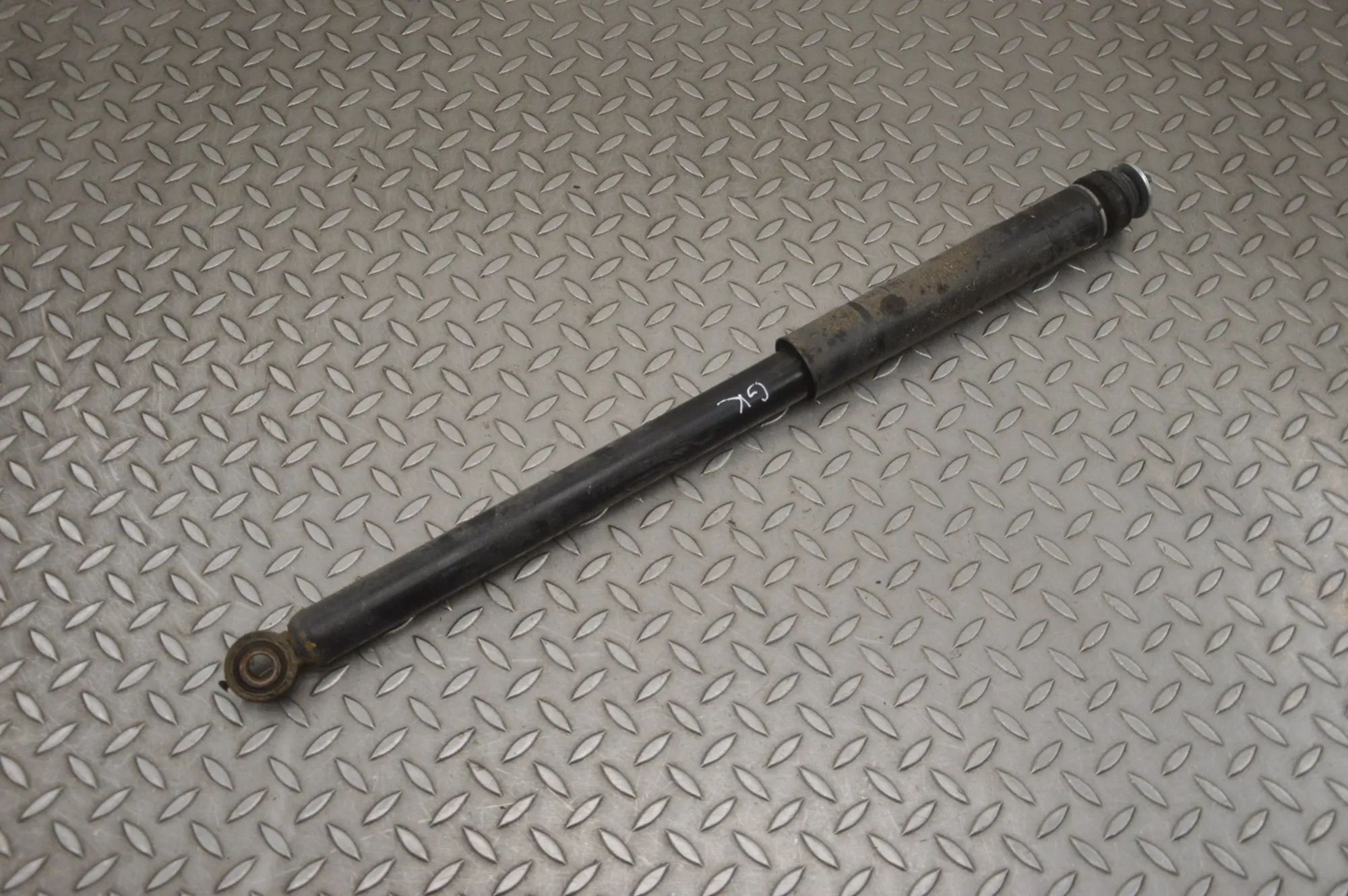Suzuki Vitara Shock absorber — rear left Shock absorber — rear left — SUZUKI VITARA (LY)...