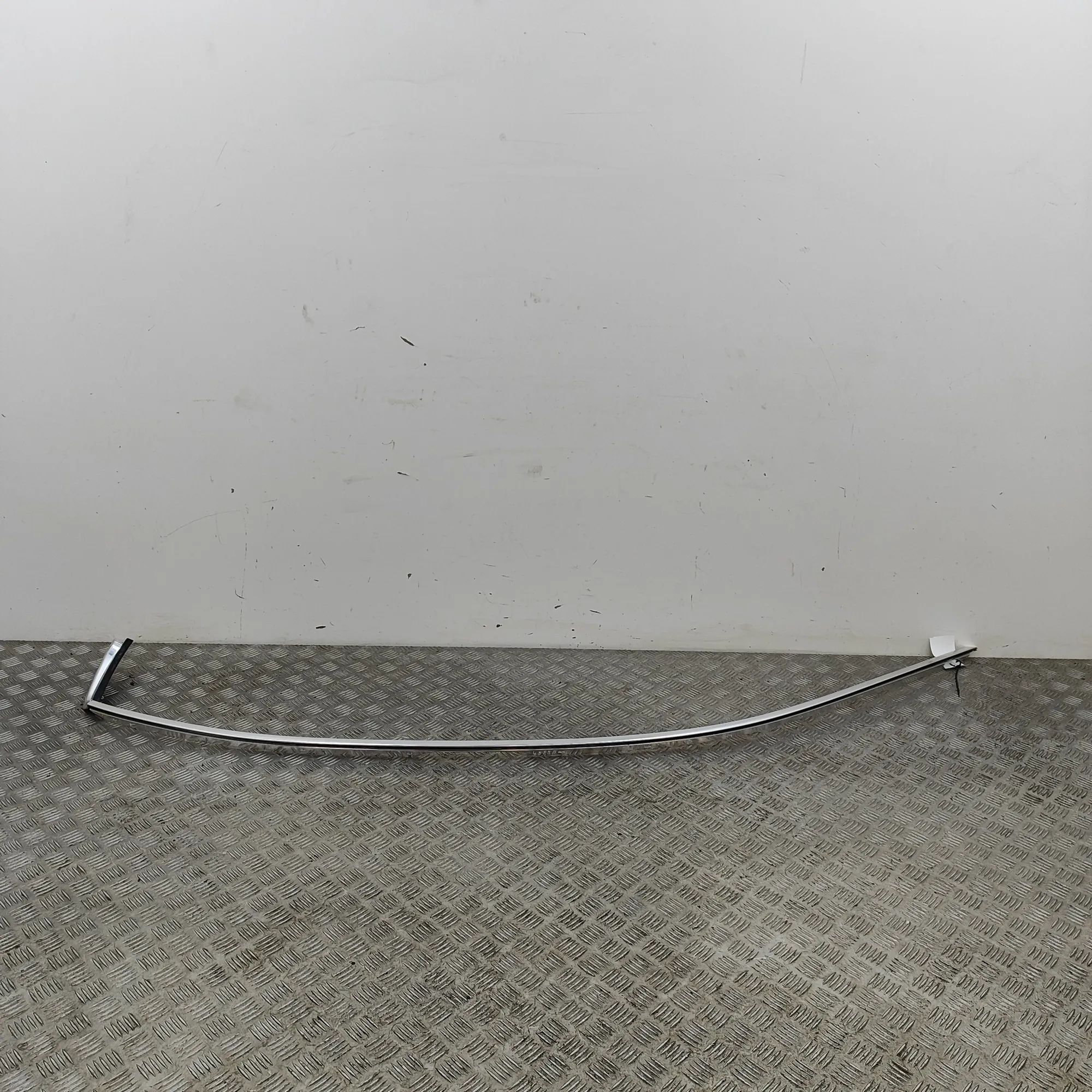 Maserati Ghibli Left Side Roof Strip Trim Left Side Roof Strip Trim — MASERATI GHIBLI (M1...
