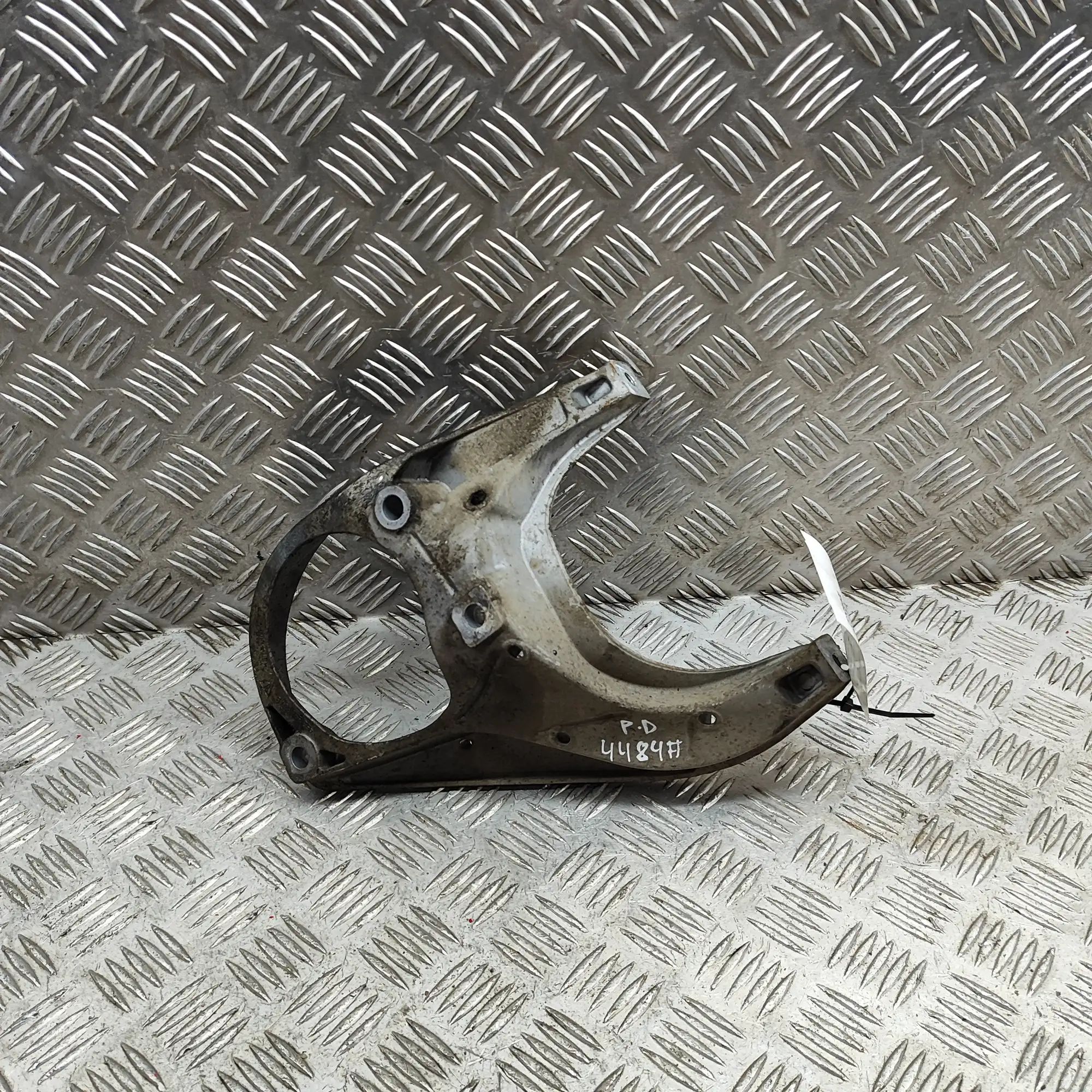 Porsche Macan Left Side Engine Bracket Left Side Engine Bracket — PORSCHE MACAN (95B) ...