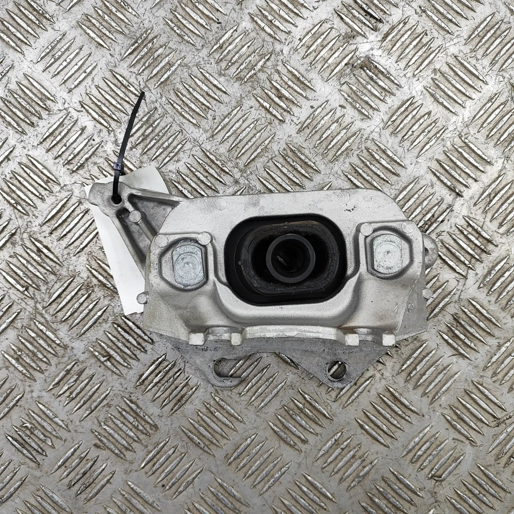 Nissan Juke Left Side Engine Mount Left Side Engine Mount — NISSAN JUKE (F16) (201...