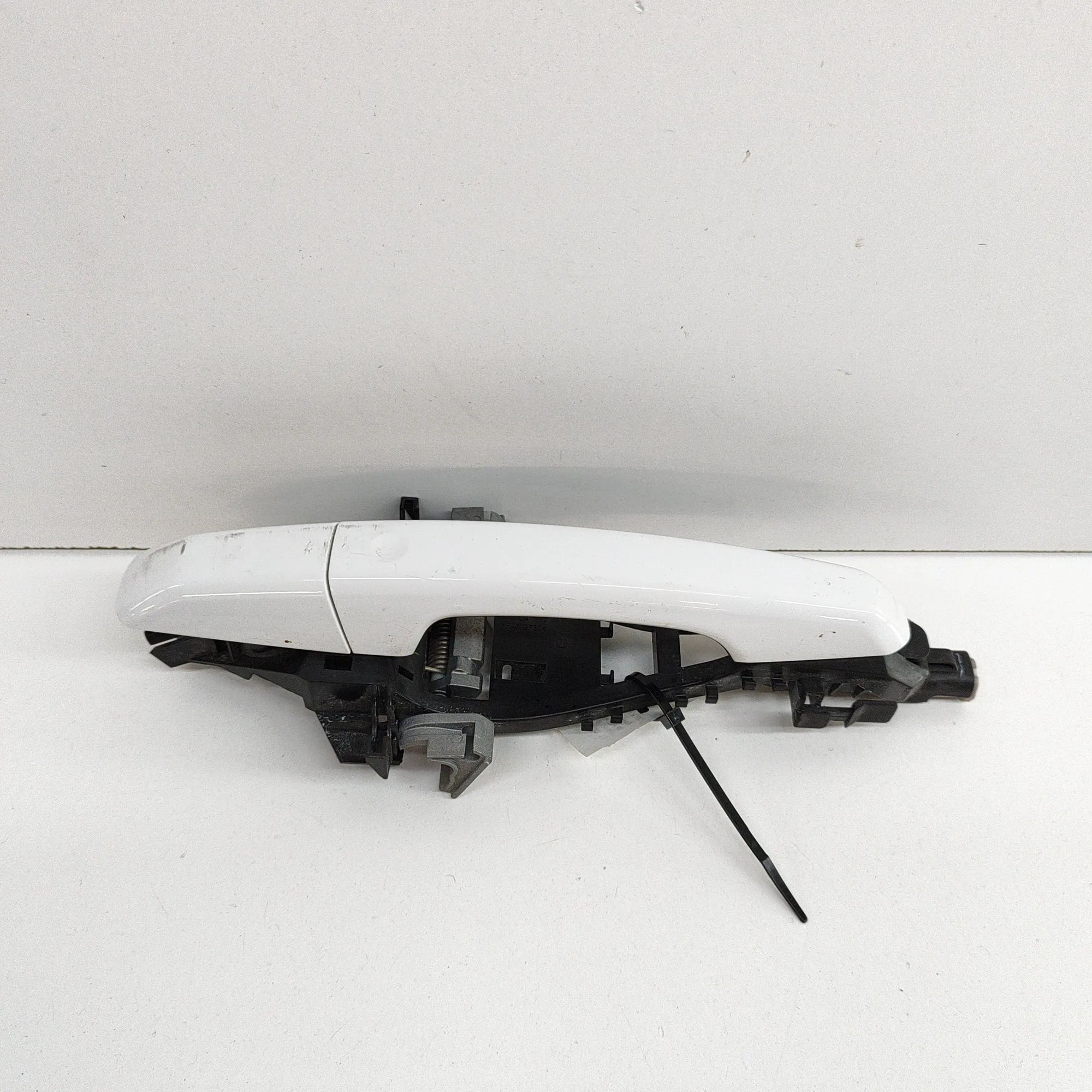 Land Rover Range Rover Sport (L494) Exterior door handle — front left Exterior door handle — front left — LAND ROVER ...