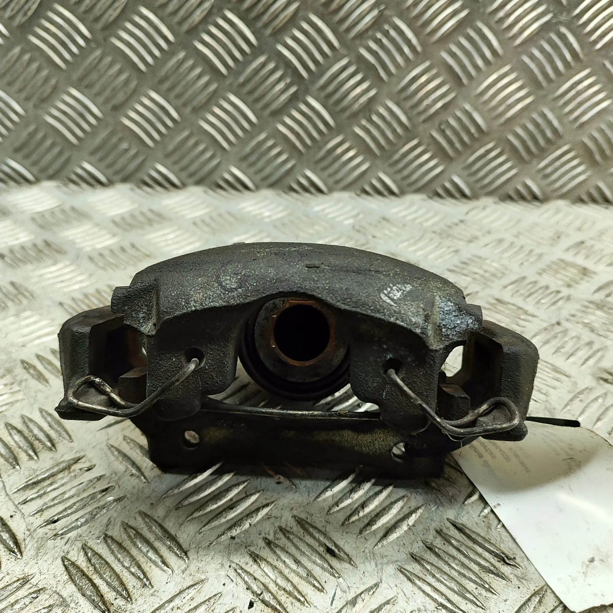 Jaguar XJ (X308) Brake caliper — rear right Brake caliper — rear right — JAGUAR XJ (X308) (...