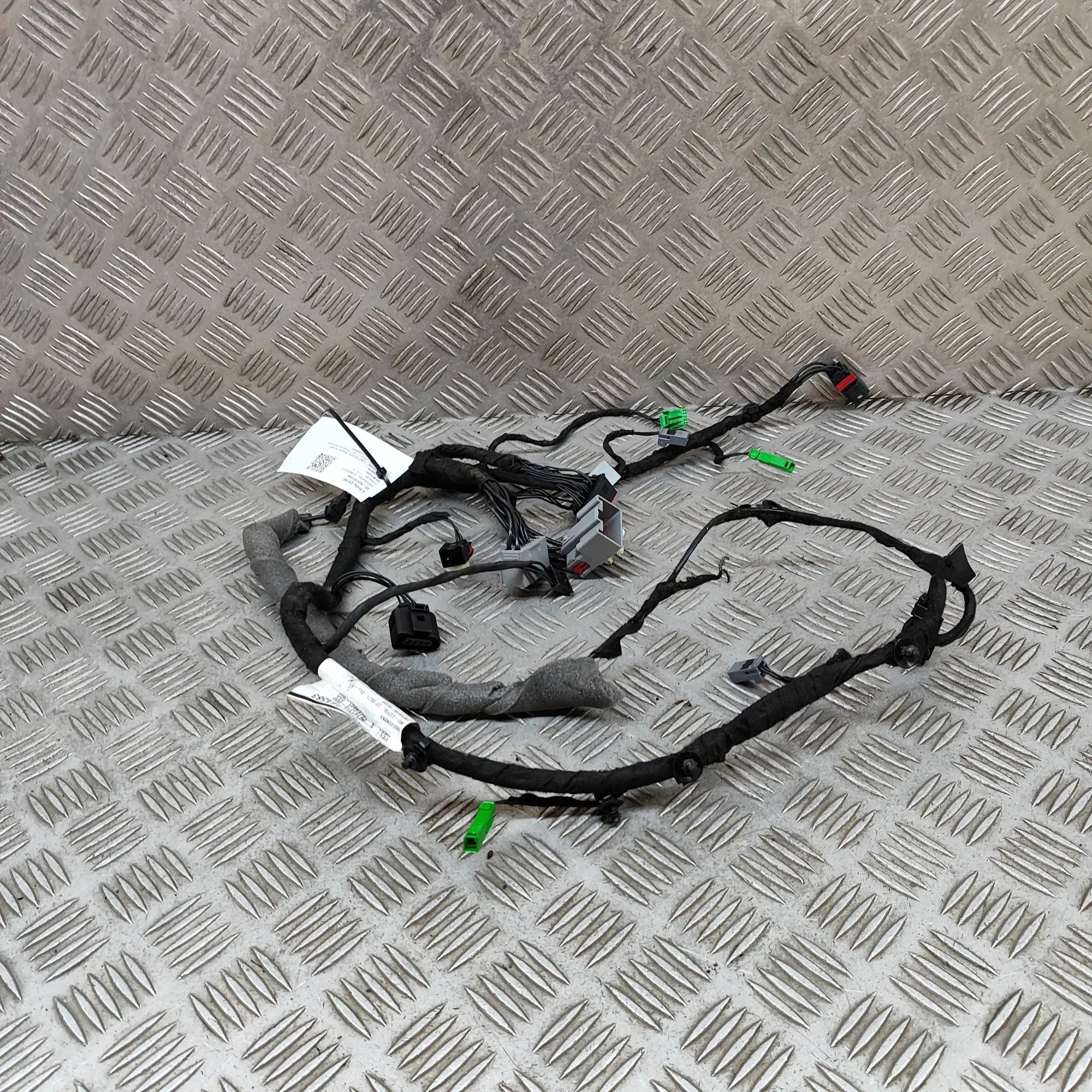 Land Rover Range Rover Sport (L494) Tailgate wiring harness Tailgate wiring harness — LAND ROVER RANGE ROVE...