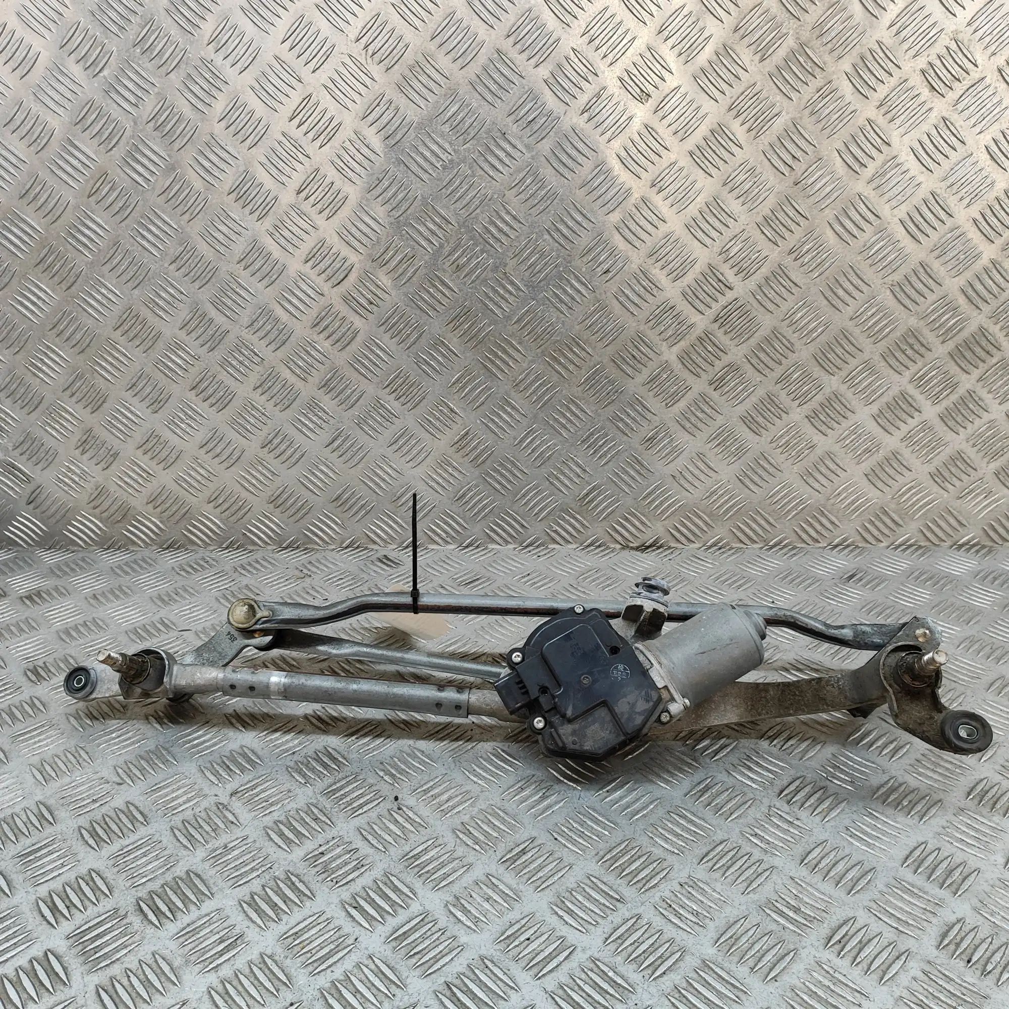 Land Rover Range Rover Sport (L494) Front Windshield Wiper Mechanism Front Windshield Wiper Mechanism — LAND ROVER R...