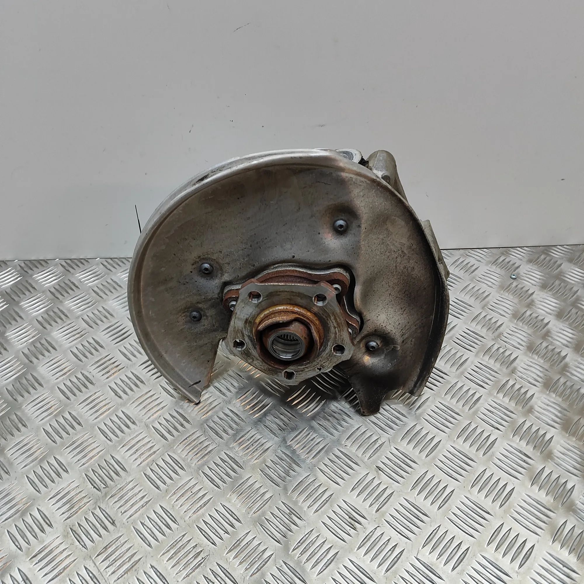 Porsche Macan Rear Left Wheel Hub Spindle Rear Left Wheel Hub Spindle — PORSCHE MACAN (DK...