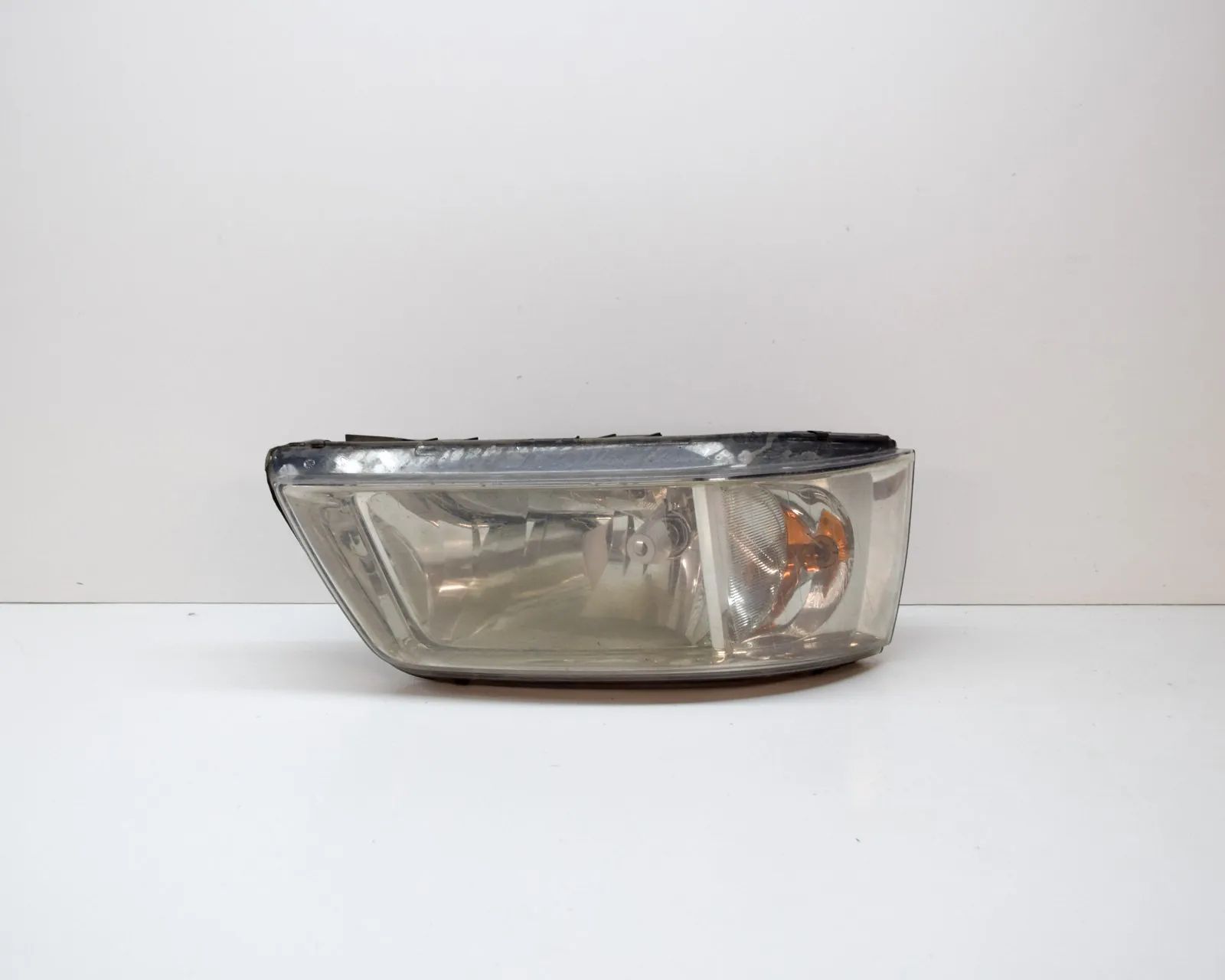 Volkswagen Transporter (T5, Caravelle, Multivan) Front Right Headlight Front Right Headlight — VW TRANSPORTER (V T5 Va...
