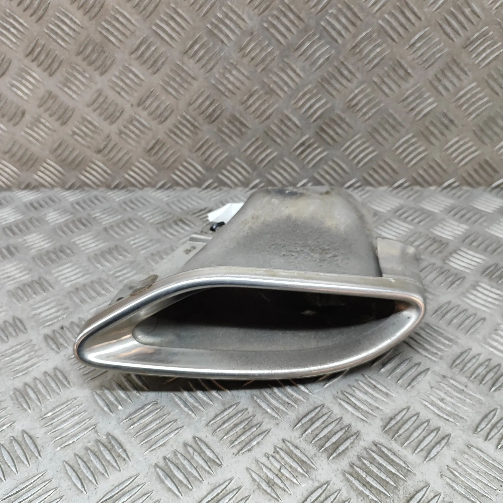 Mercedes-Benz CLA (C117) Exhaust tailpipe trim Exhaust tailpipe trim — MERCEDES BENZ CLA (Shoo...