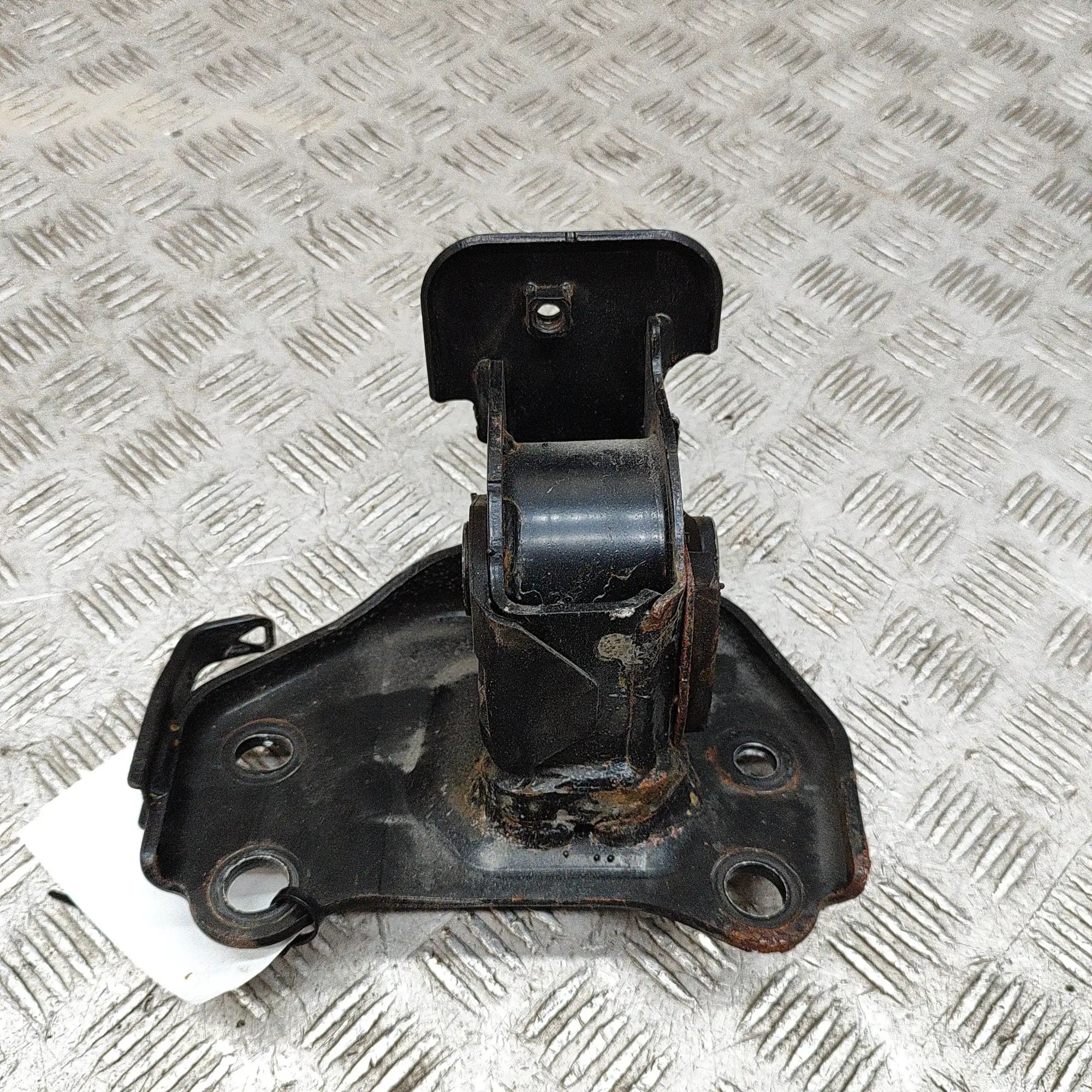 Toyota RAV4 (XA40) Left Side Engine Mount Left Side Engine Mount — TOYOTA RAV (4 IV _A4_)...