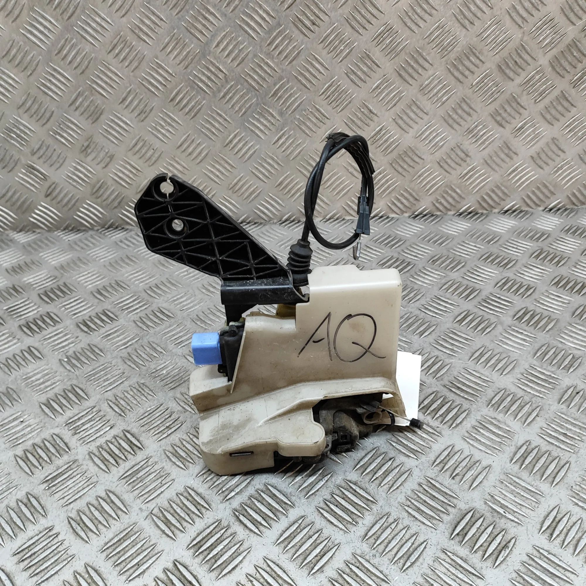Volkswagen Transporter (T5, Caravelle, Multivan) Door lock — front left Door lock — front left — VW TRANSPORTER (V T5 M...