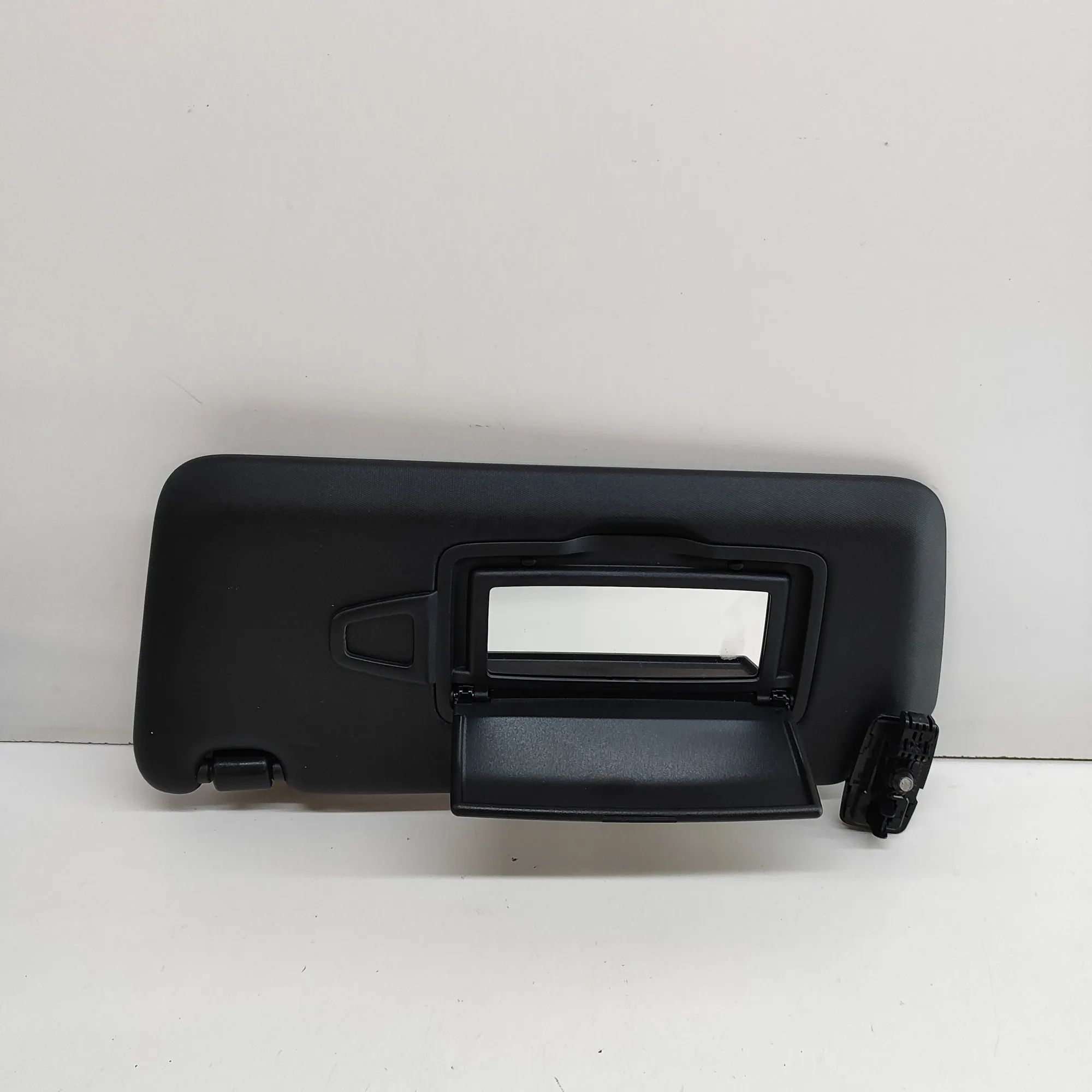 Mercedes-Benz GLA (X156) Left Side Sun Visor Left Side Sun Visor — MERCEDES BENZ GLA (X156) ...