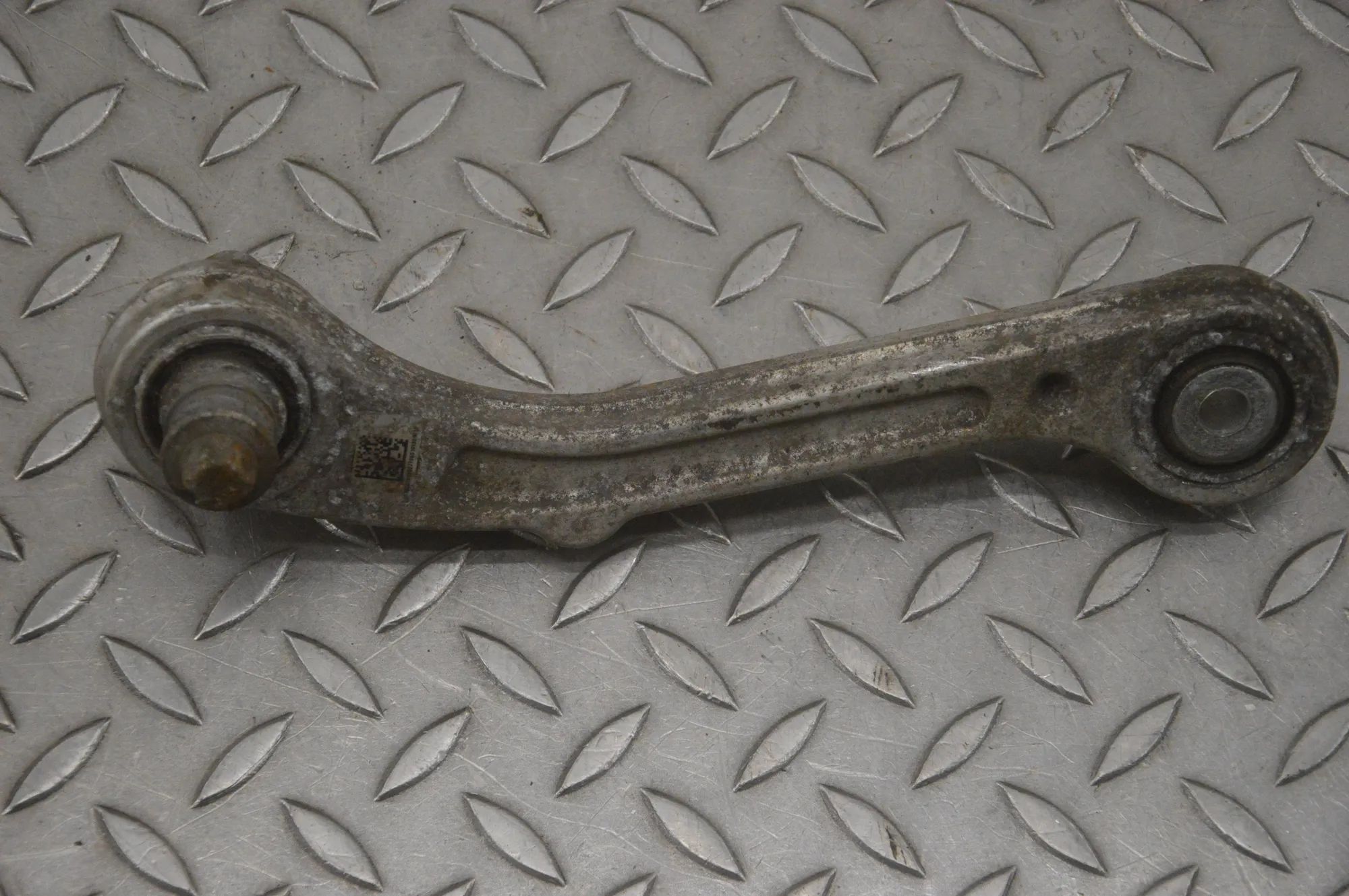 Maserati Ghibli Control arm — rear right Control arm — rear right — MASERATI GHIBLI (M15...