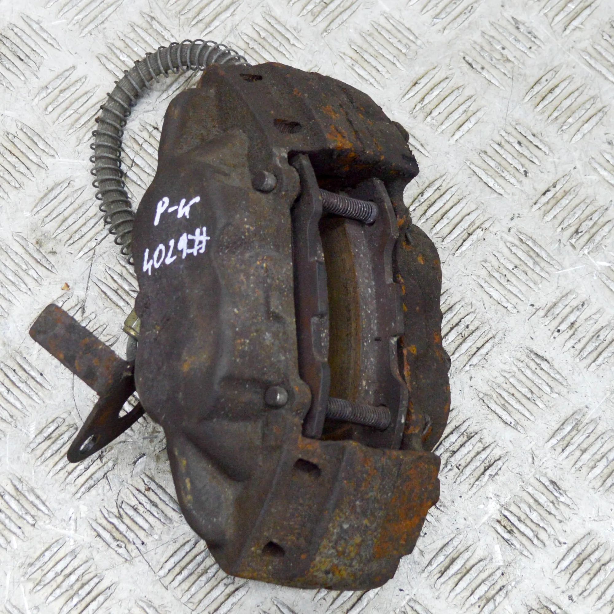 Land Rover Defender Brake caliper — front left Brake caliper — front left — LAND ROVER DEFENDE...