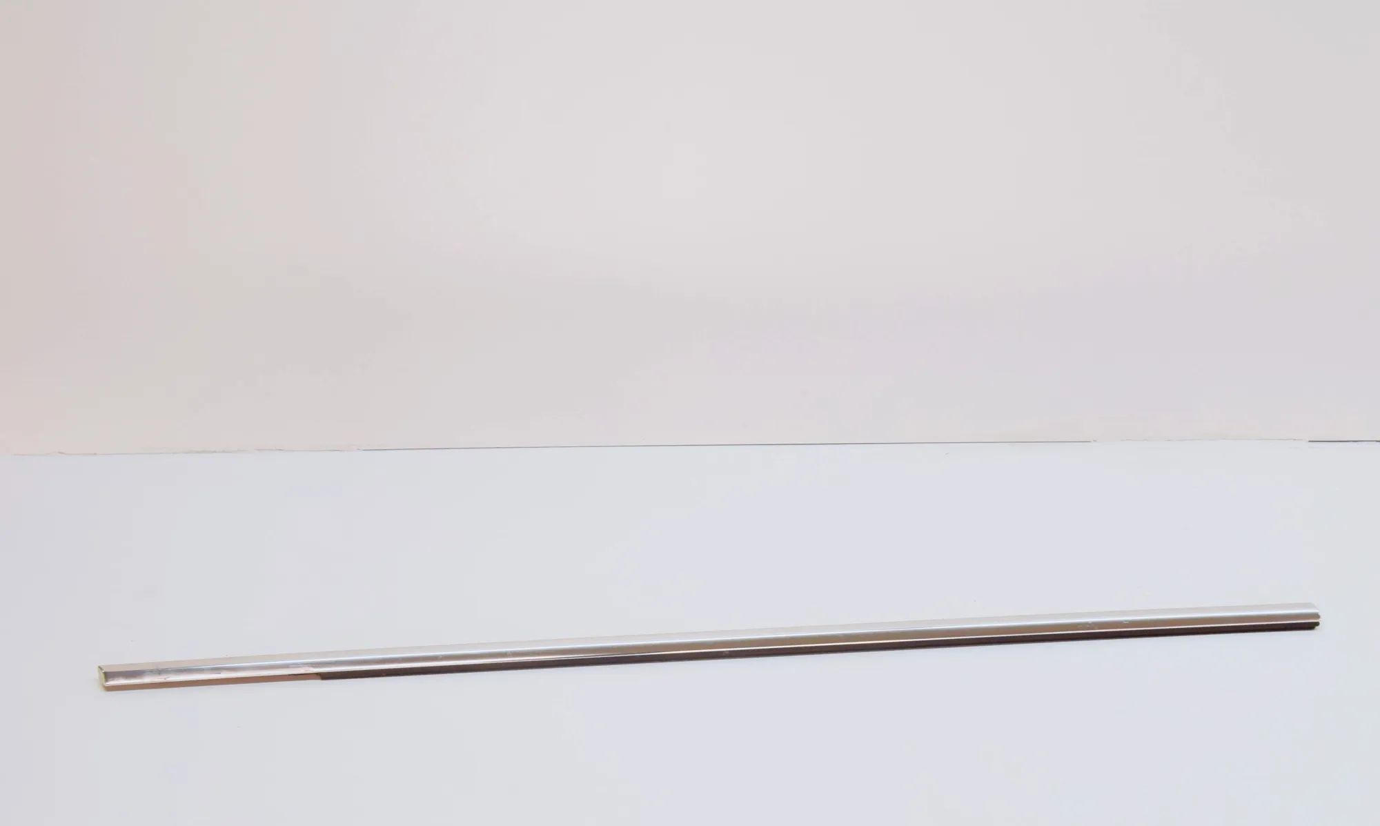 Volkswagen Arteon Door window moulding — front — right Door window moulding — front — right — VW ARTEO...