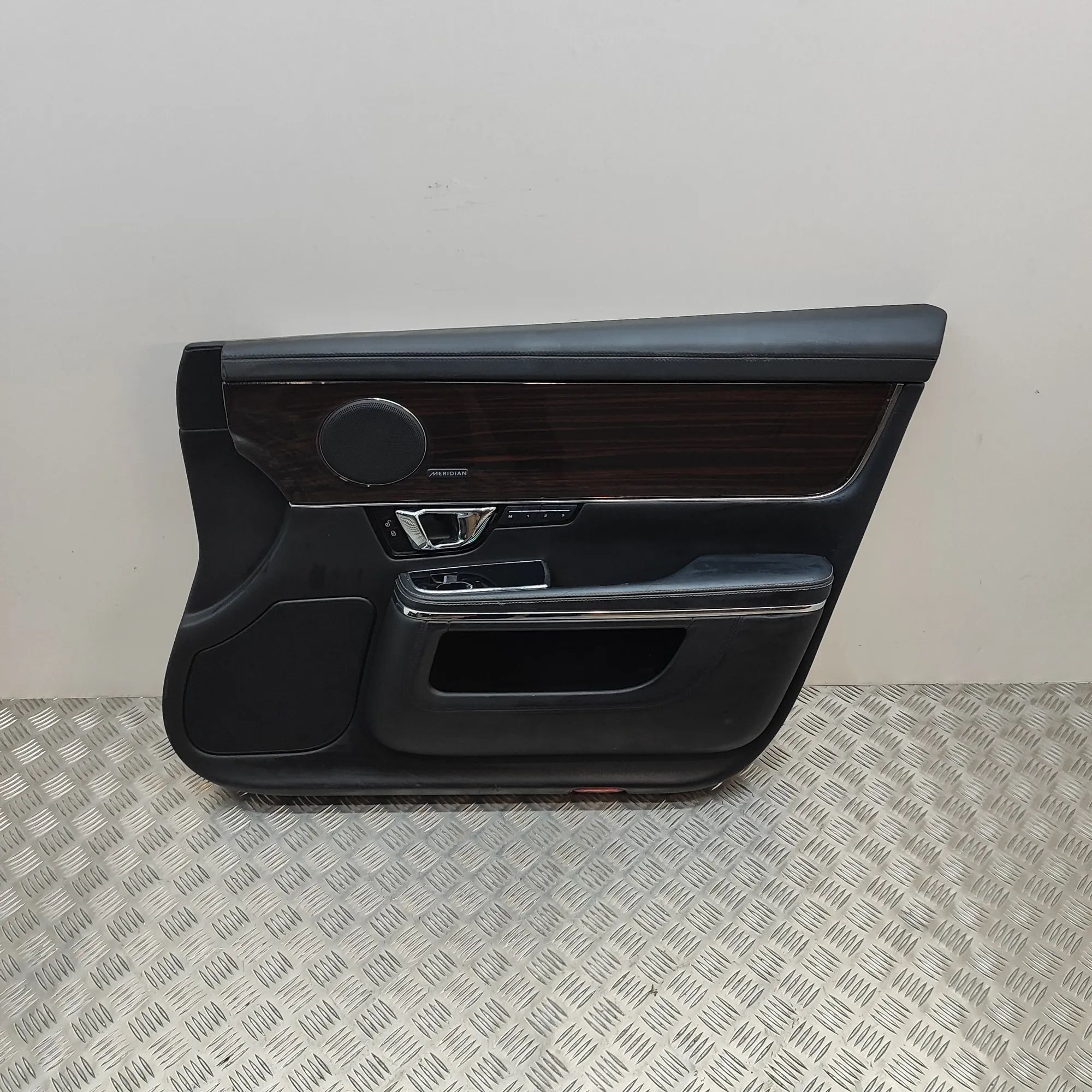 Jaguar XJ Front Right Door Panel Front Right Door Panel — JAGUAR XJ (X351) (2009...