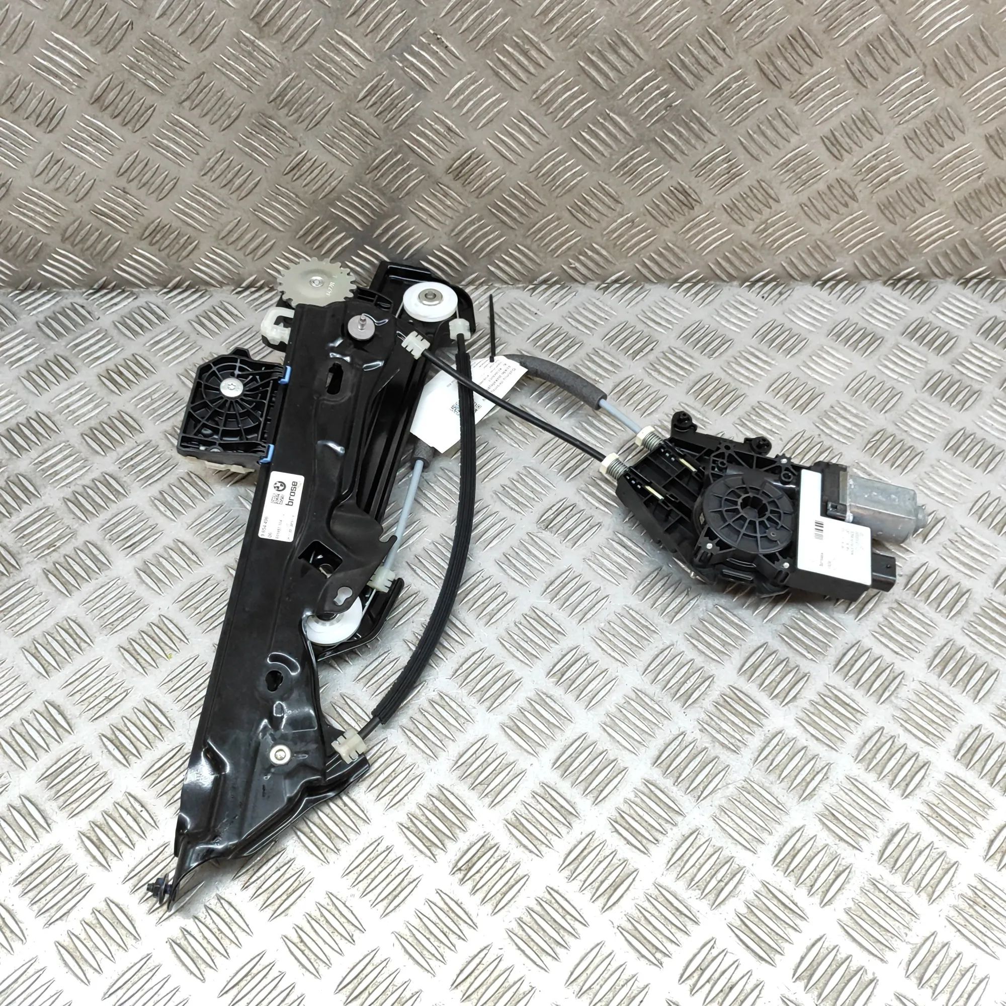 BMW i4 (G26) Rear Right Door Window Regulator Rear Right Door Window Regulator — BMW I4 (G26)...