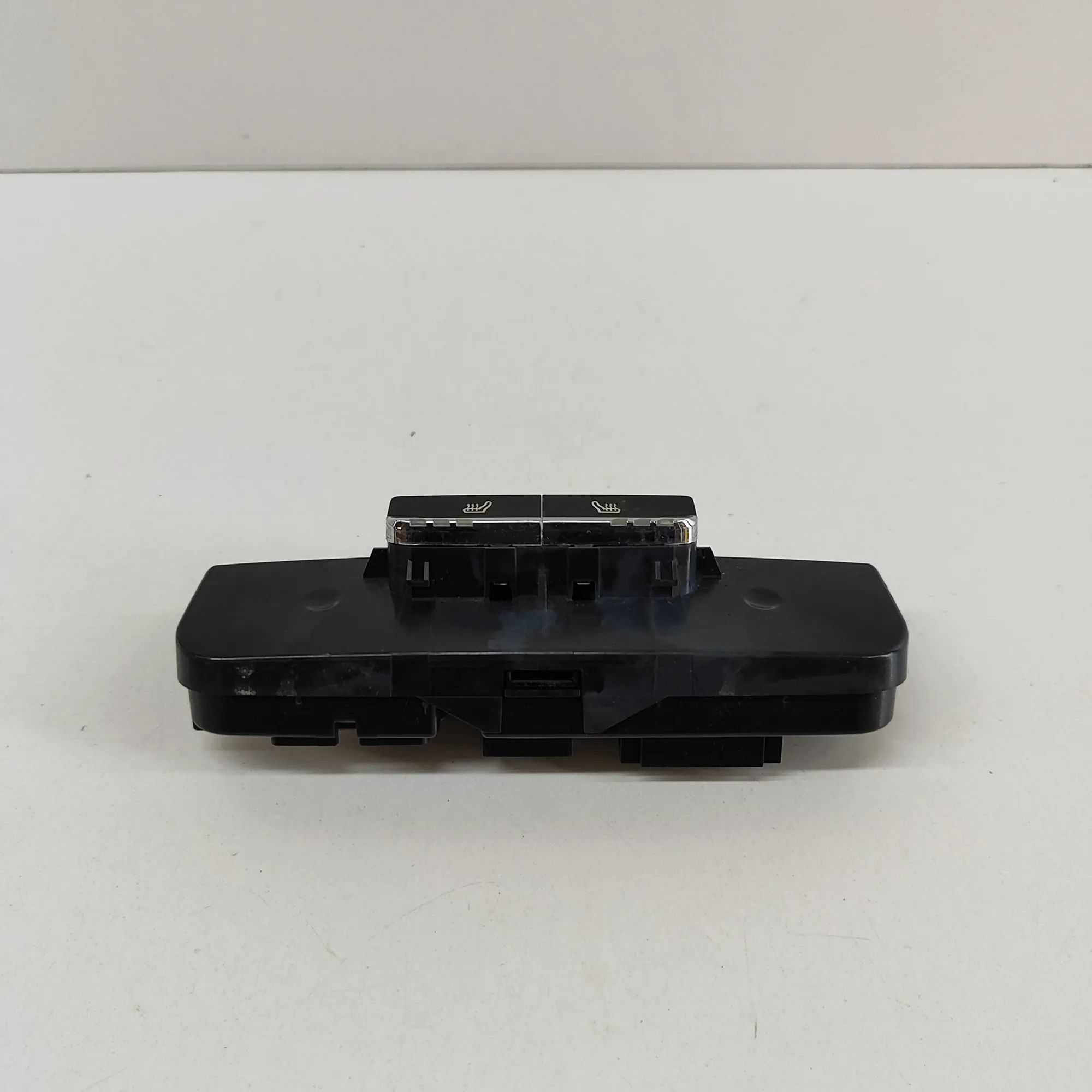 Porsche Macan Seat heating switch Seat heating switch — PORSCHE MACAN (95B) (2014...