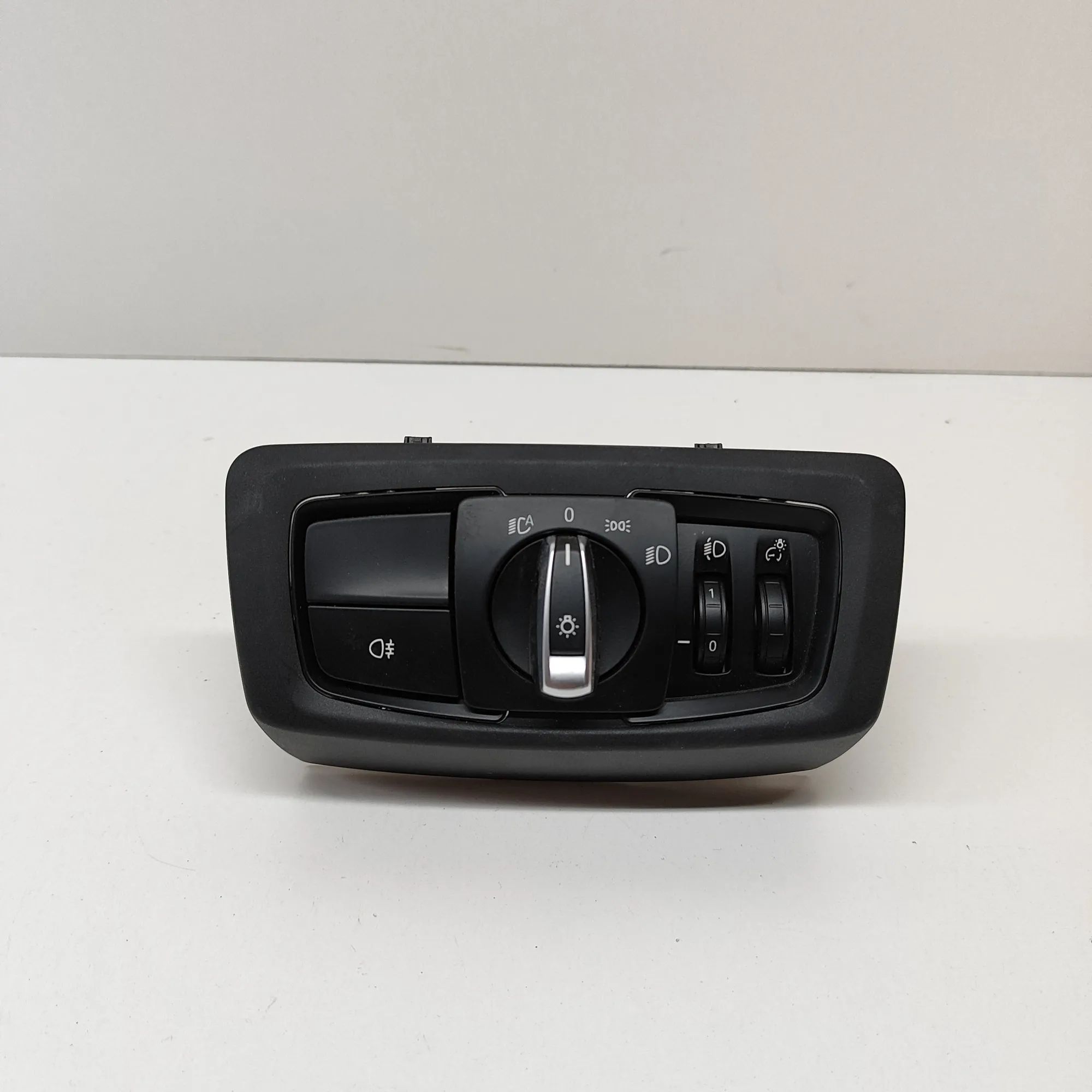 BMW 2 (F22 / F23) Headlight Switch Control Unit Headlight Switch Control Unit — BMW 2 SERIES (A...
