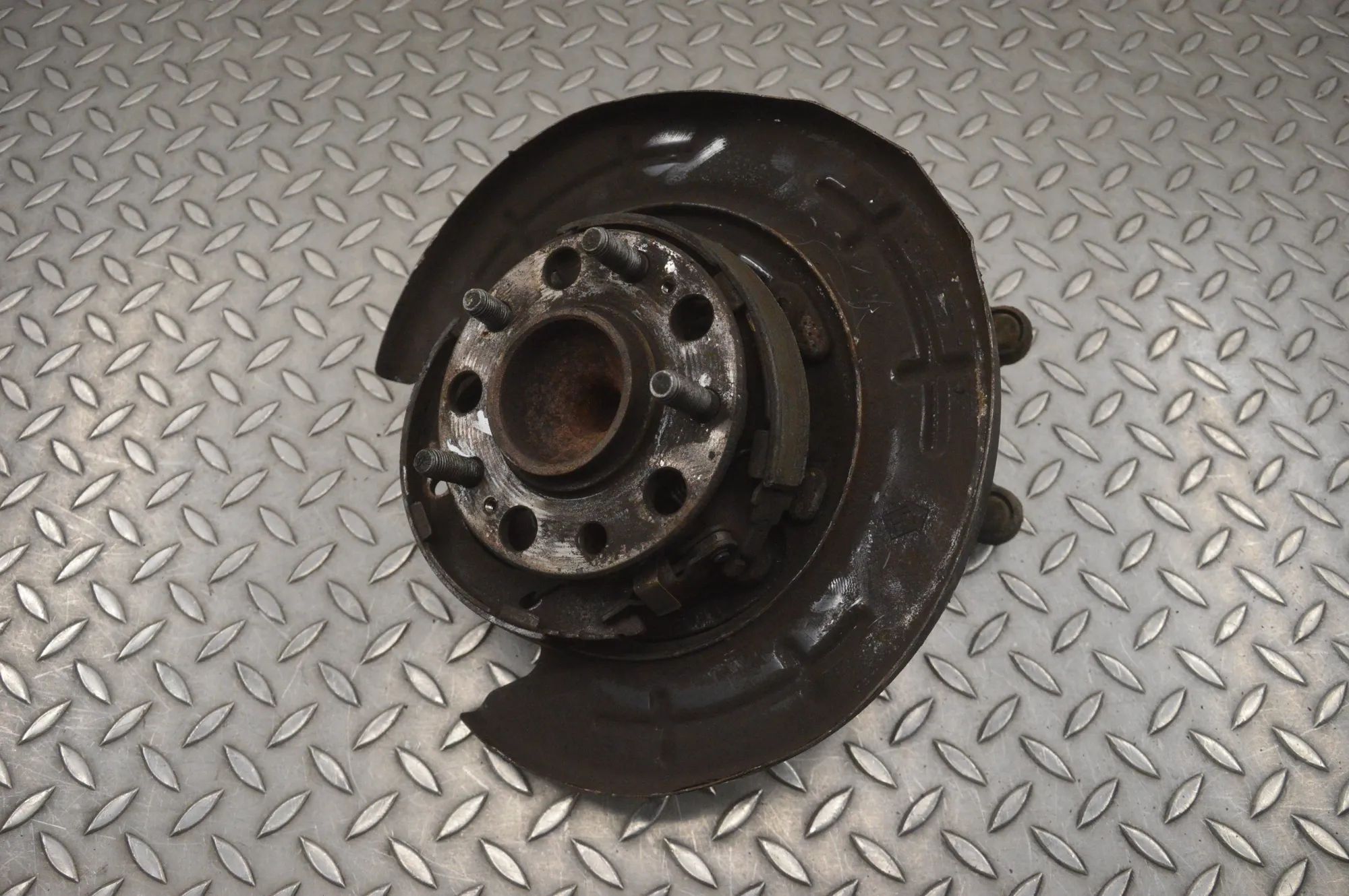 Hyundai Tucson Rear Left Wheel Hub Spindle Rear Left Wheel Hub Spindle — HYUNDAI TUCSON (T...