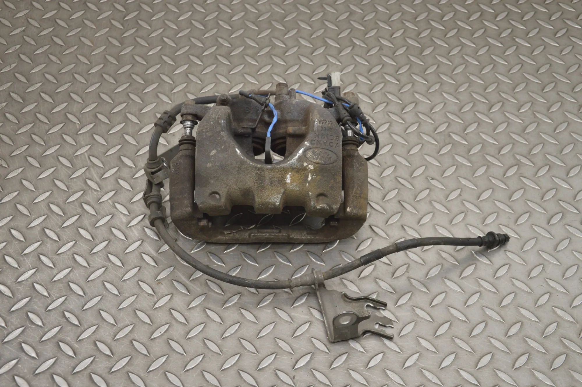 Land Rover Range Rover Sport (L494) Brake caliper — front left Brake caliper — front left — LAND ROVER RANGE R...
