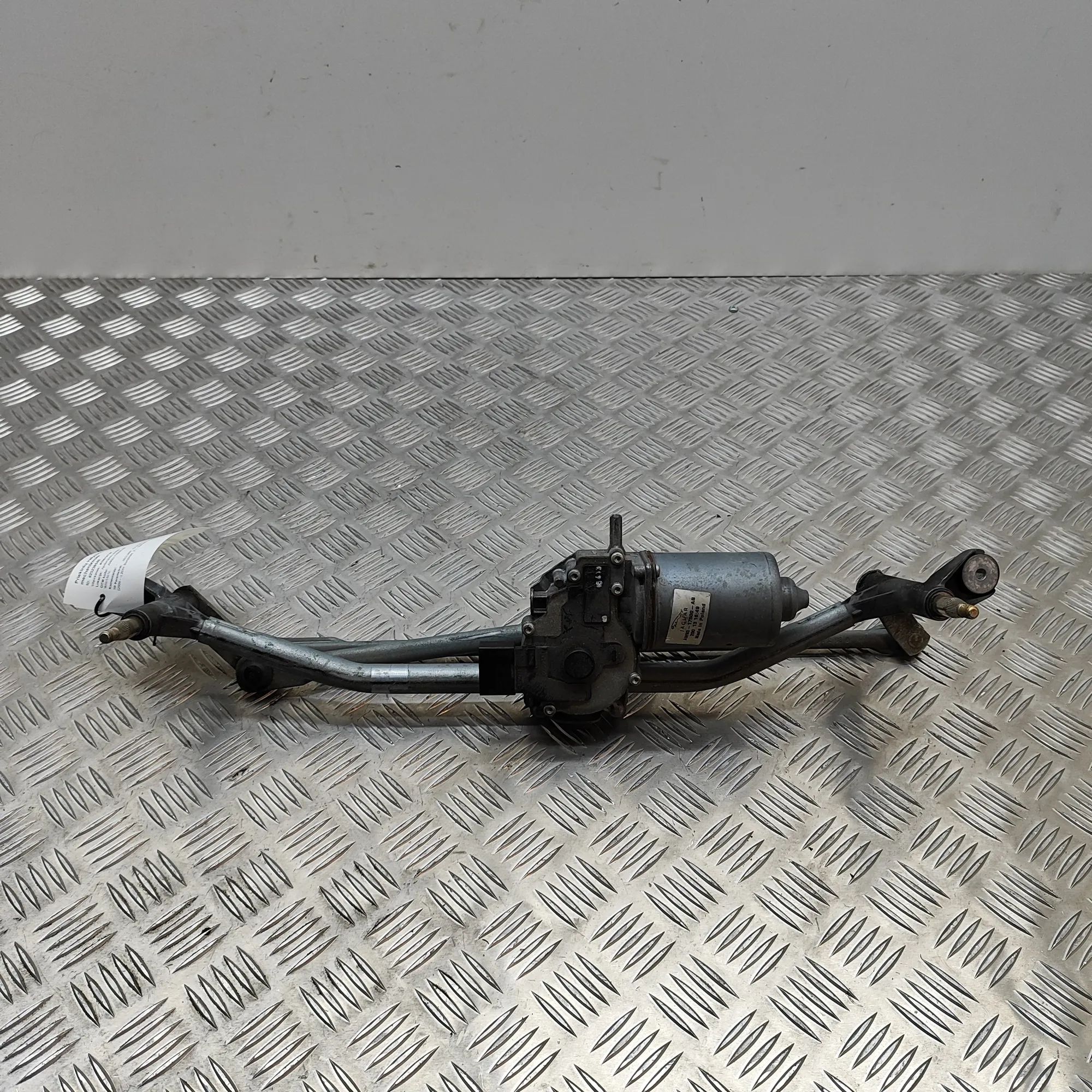 Jaguar XJ Front Windshield Wiper Mechanism Front Windshield Wiper Mechanism — JAGUAR XJ (X...
