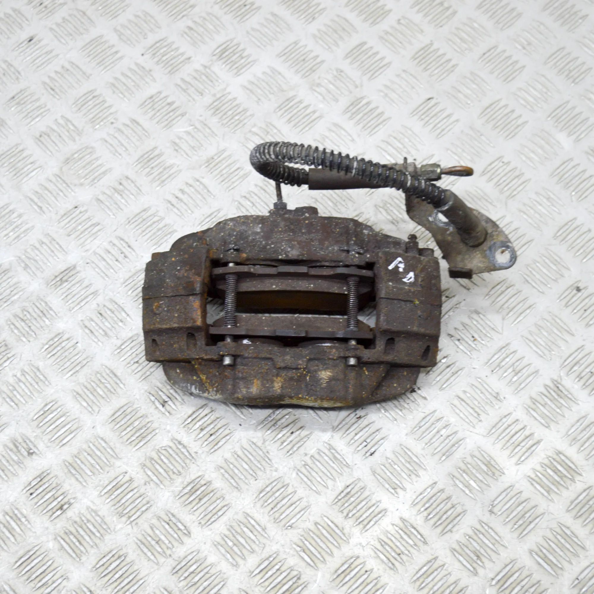 Land Rover Defender Brake caliper — front right Brake caliper — front right — LAND ROVER DEFEND...