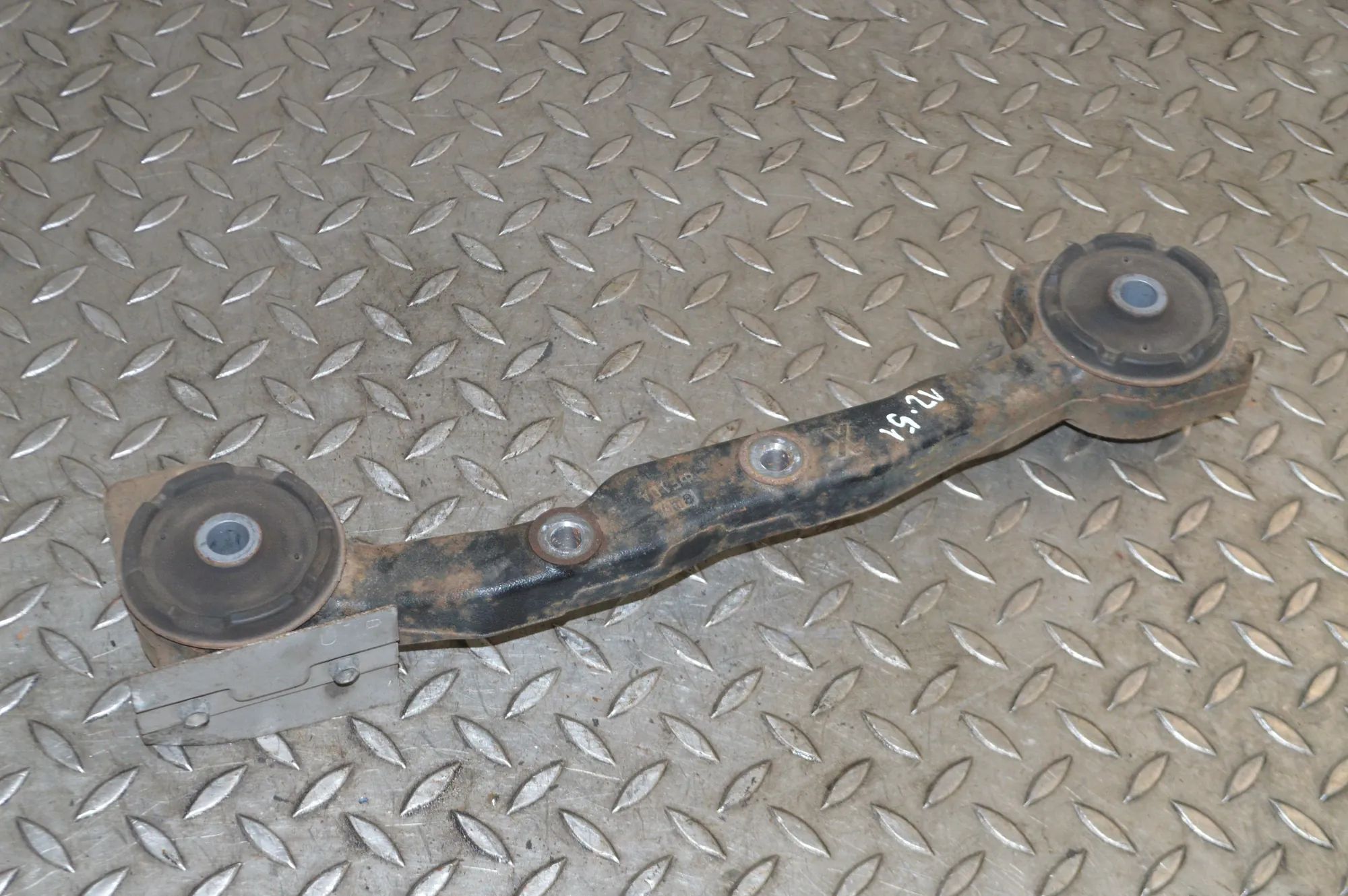 Lexus RX Rear differential bracket Rear differential bracket — LEXUS RX (_L2_) (20...