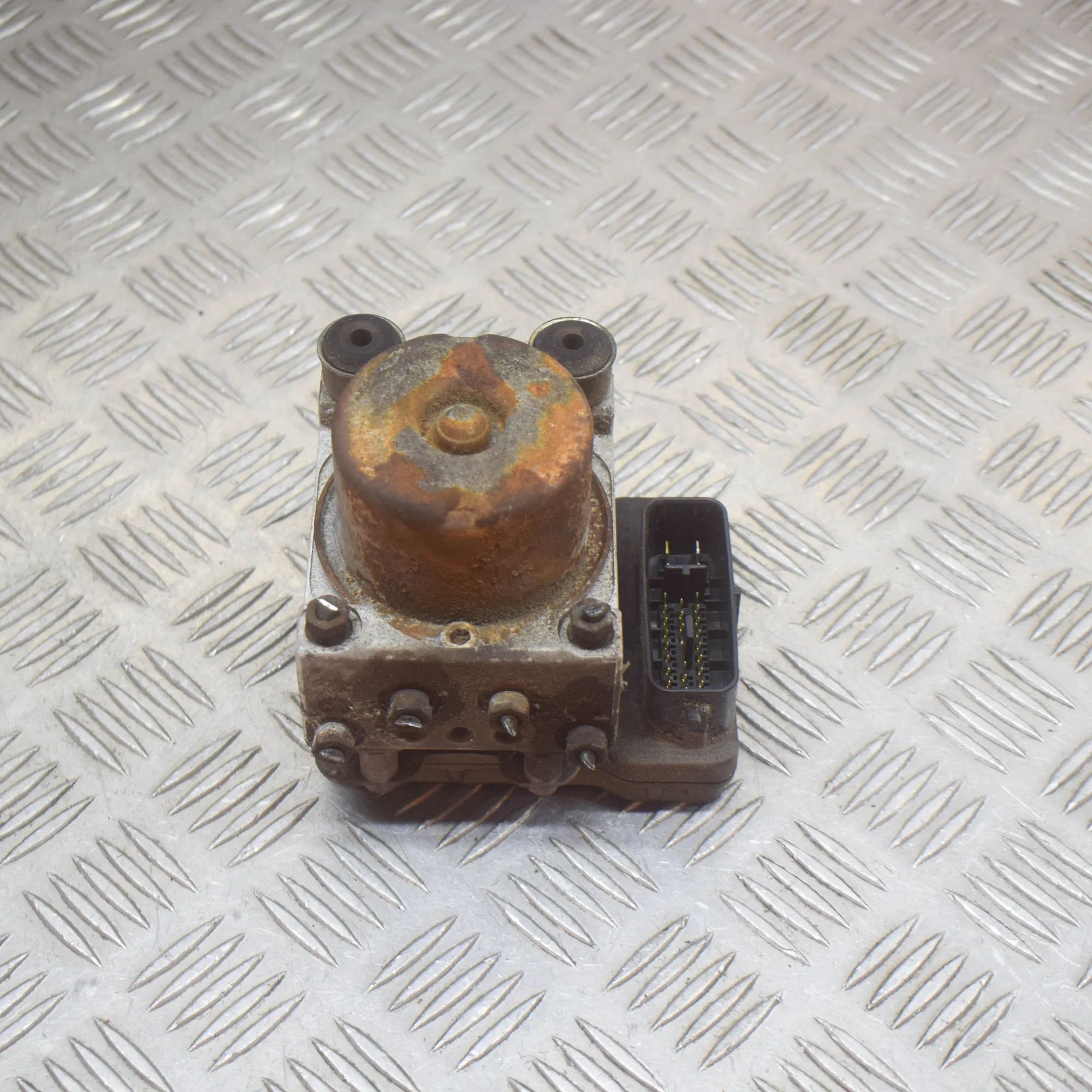 Mitsubishi Outlander ABS Hydraulipumppu ABS Pump — MITSUBISHI OUTLANDER (I CU_W) (2001-...