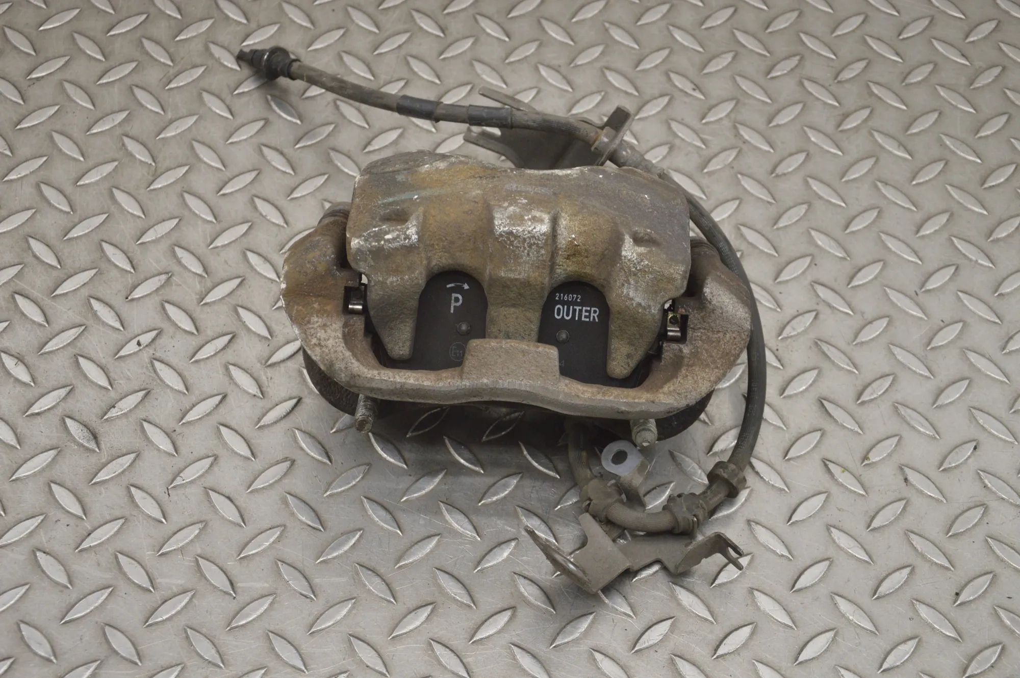 Land Rover Range Rover Sport (L494) Brake caliper — front right Brake caliper — front right — LAND ROVER RANGE ...