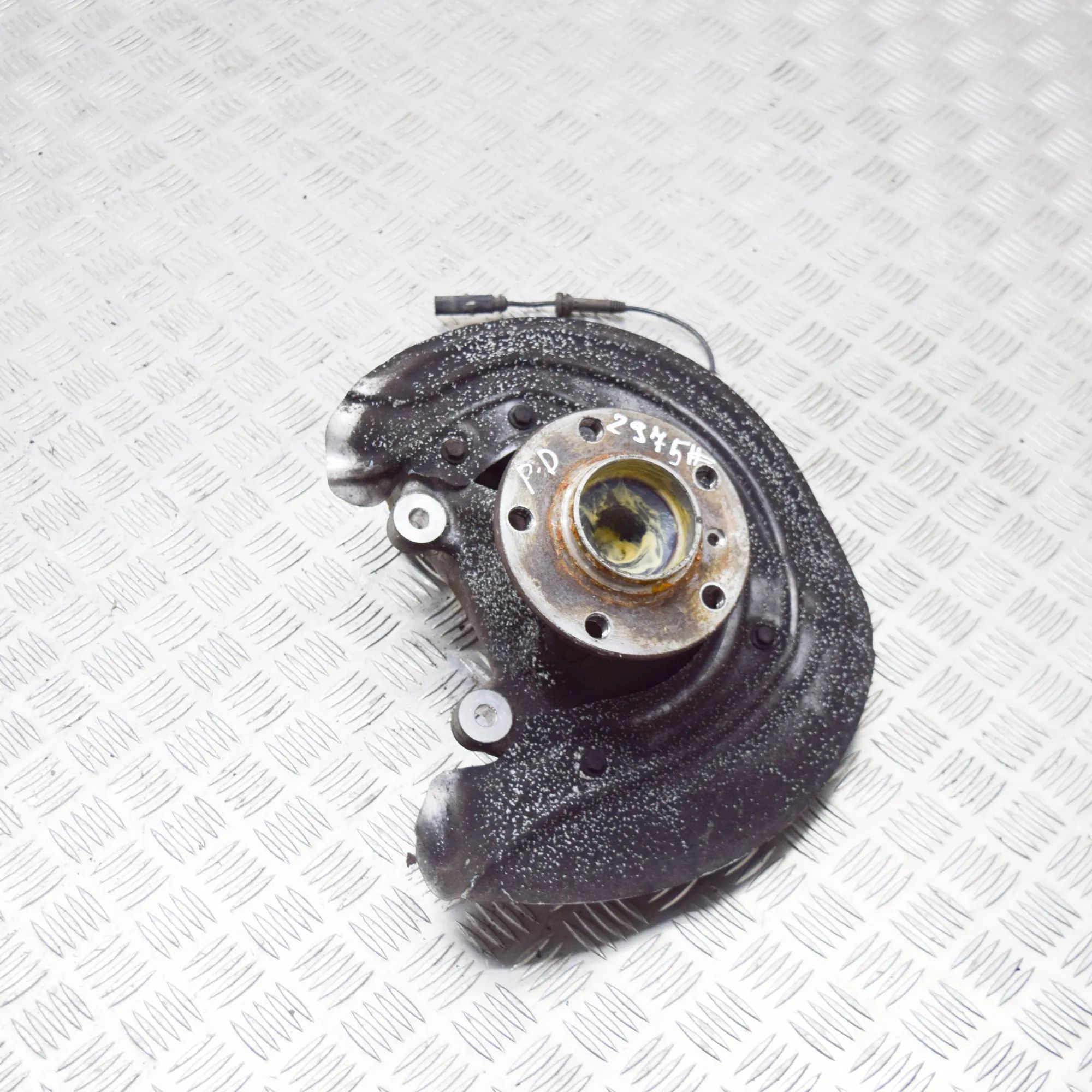 BMW 2 (F22 / F23) Front Right Wheel Hub Front Right Wheel Hub — BMW 2 SERIES COUPE (F22...