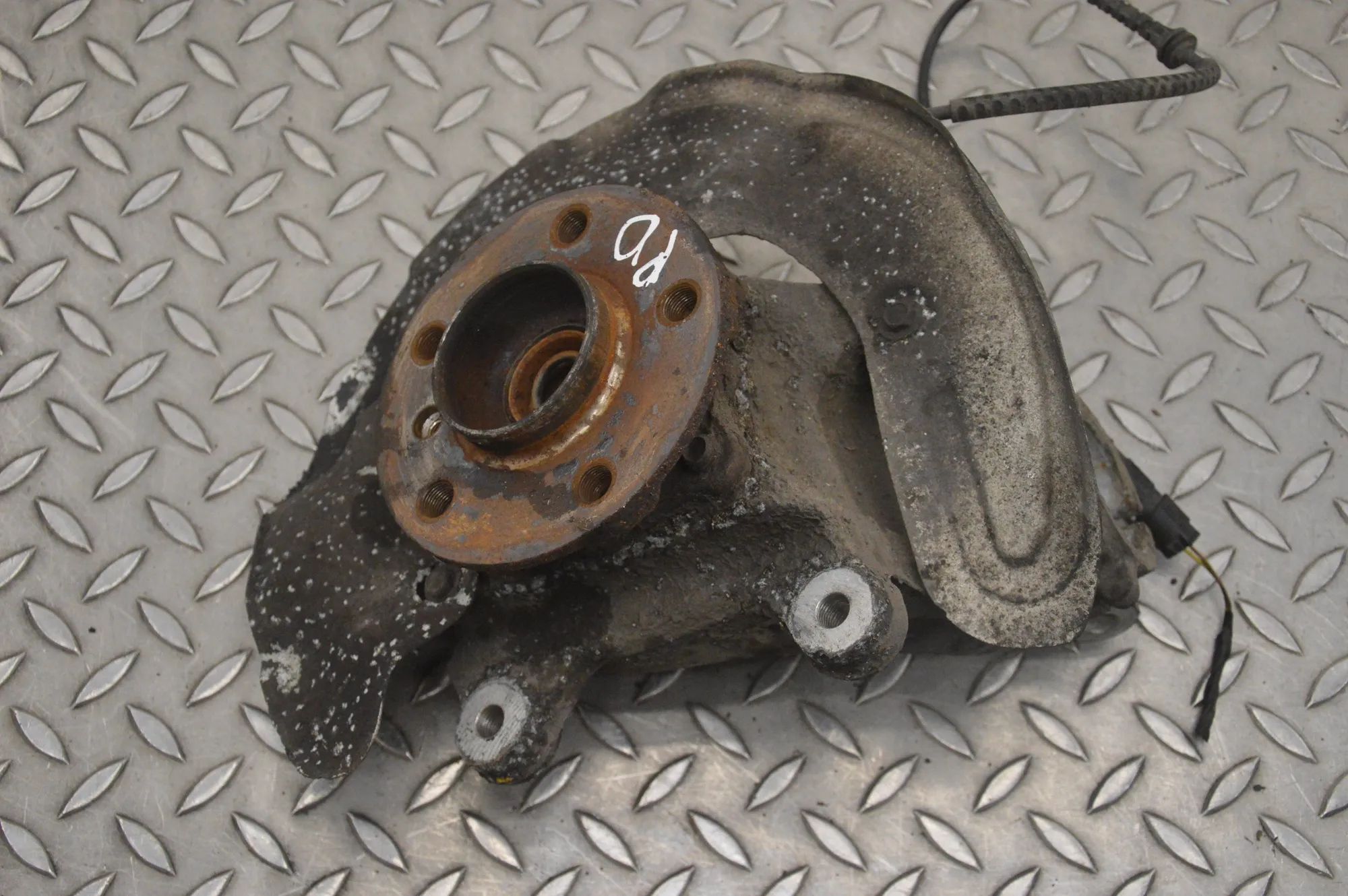 Mini One, Cooper (F55 / F56 / F57) Front Right Wheel Hub Front Right Wheel Hub — MINI COOPER (F56) (2013...