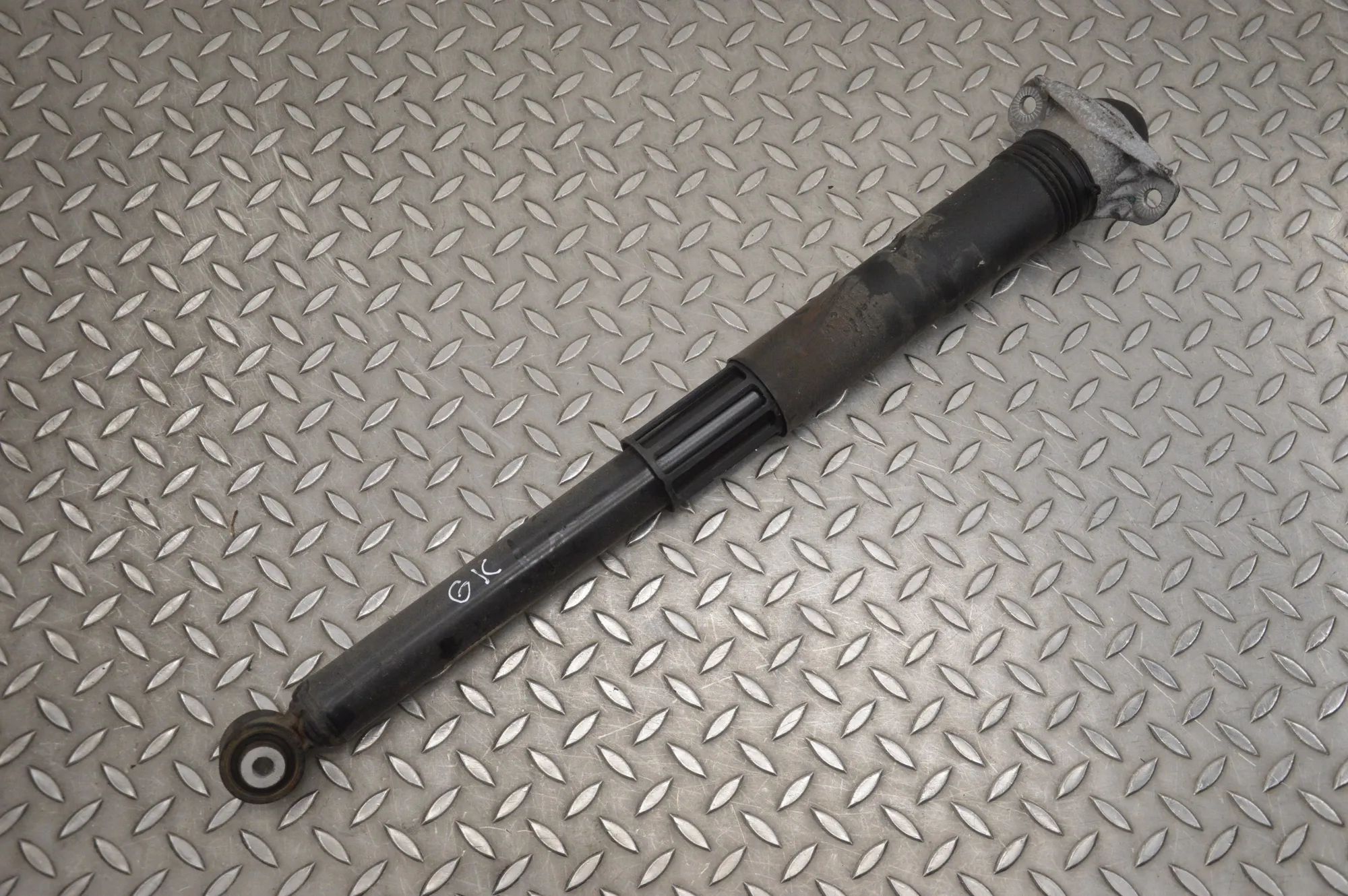 Volkswagen T-Roc Shock absorber — rear left Shock absorber — rear left — VW T-ROC (A11) (20...