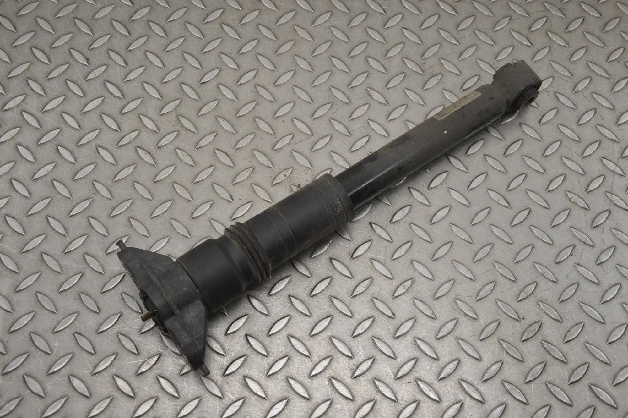 Peugeot 208 Shock absorber — rear left Shock absorber — rear left — PEUGEOT 208 (II UB...