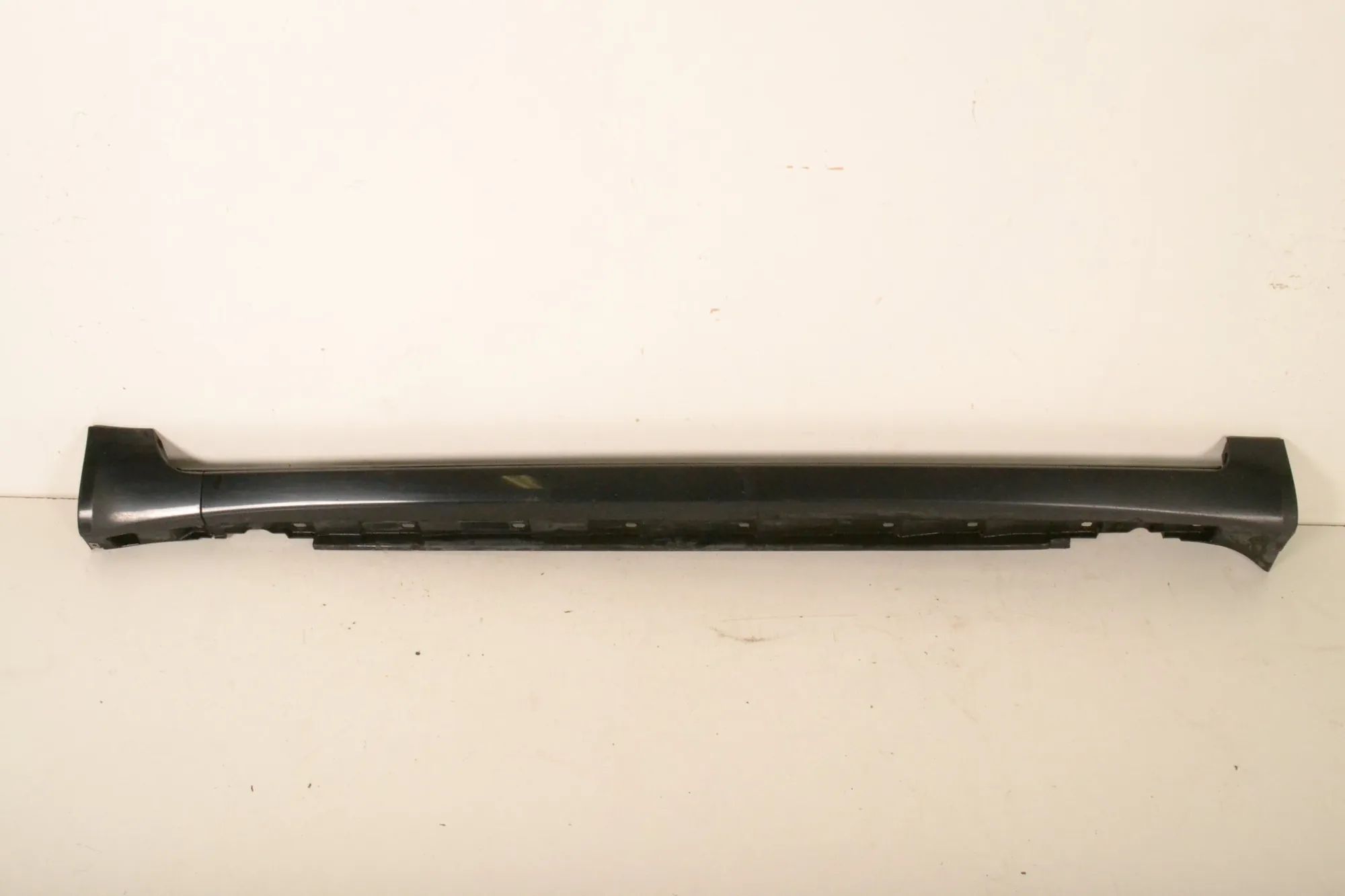 Audi A4 (B6) Right Side Plastic Sideskirt Cover Right Side Plastic Sideskirt Cover — AUDI A4 (8...