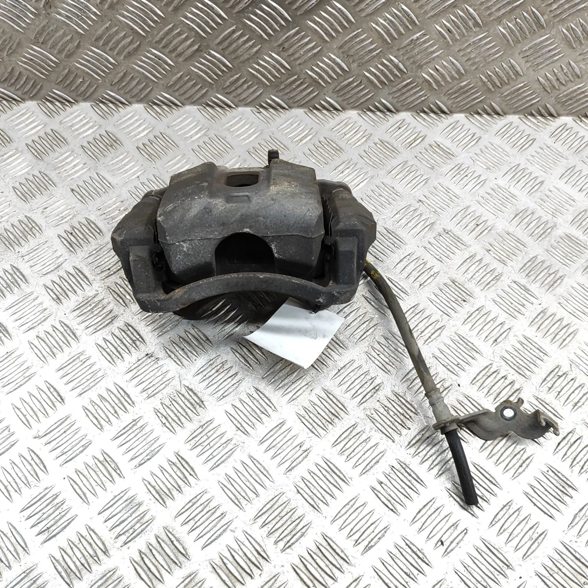 Kia Sportage Brake caliper — front right Brake caliper — front right — KIA SPORTAGE (QL)...