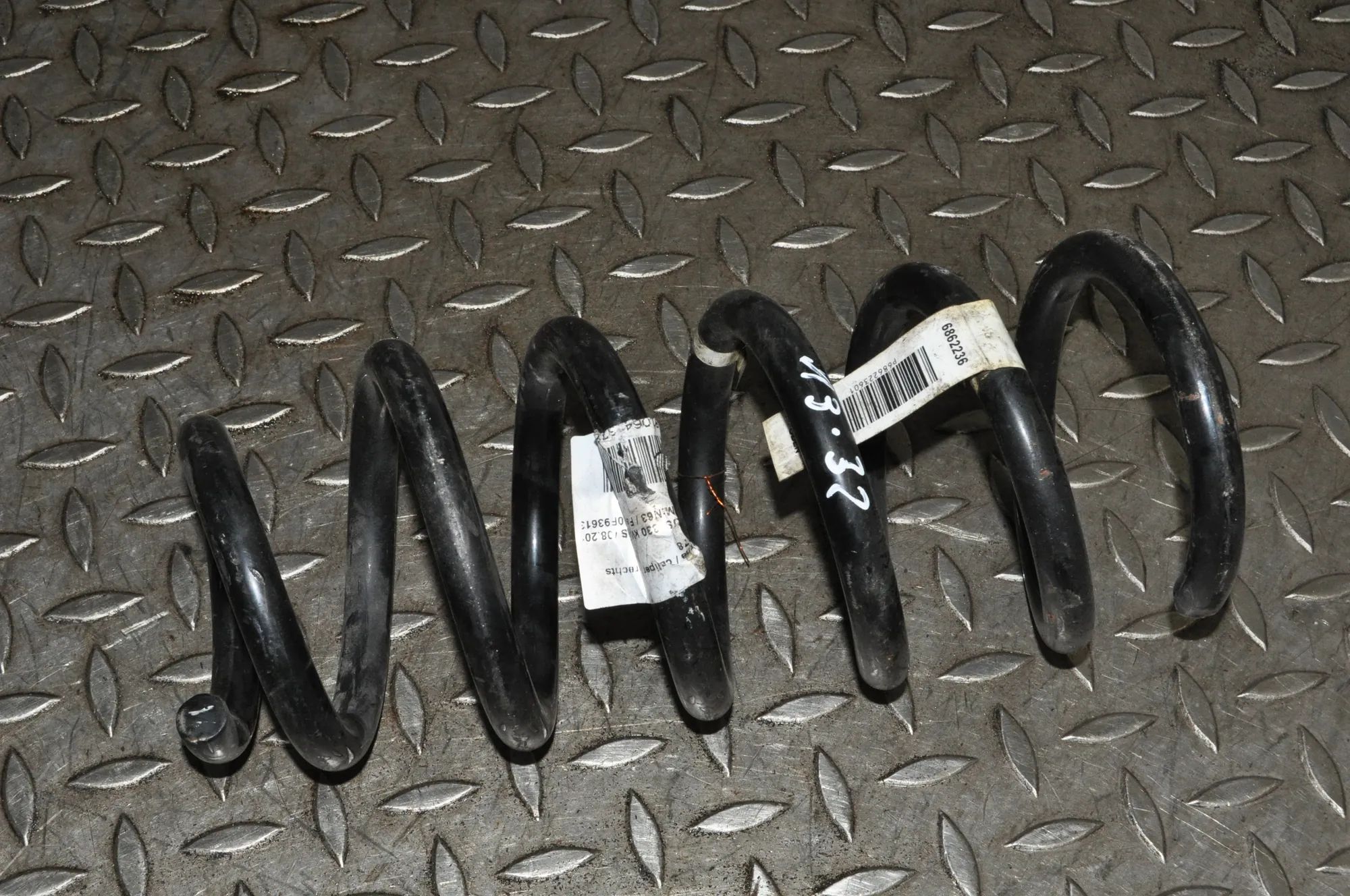BMW X6 (E71 / E72) Coil spring — front right Coil spring — front right — BMW X6 (F16, F86) (...