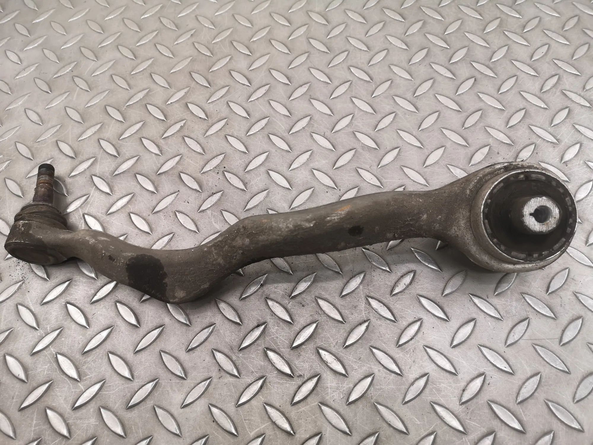 BMW 2 (F22 / F23) Front Right Curved Control Arm Front Right Curved Control Arm — BMW 2 SERIES C...