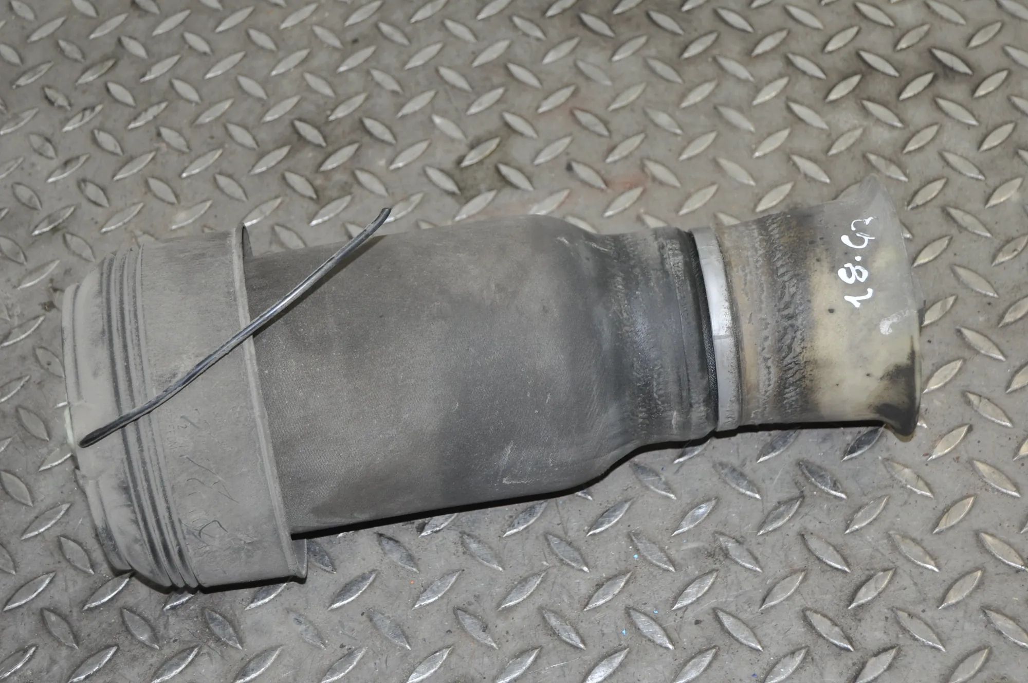 BMW X6 (E71 / E72) Rear Left Air Suspension Spring Bag Rear Left Air Suspension Spring Bag — BMW X6 (E...