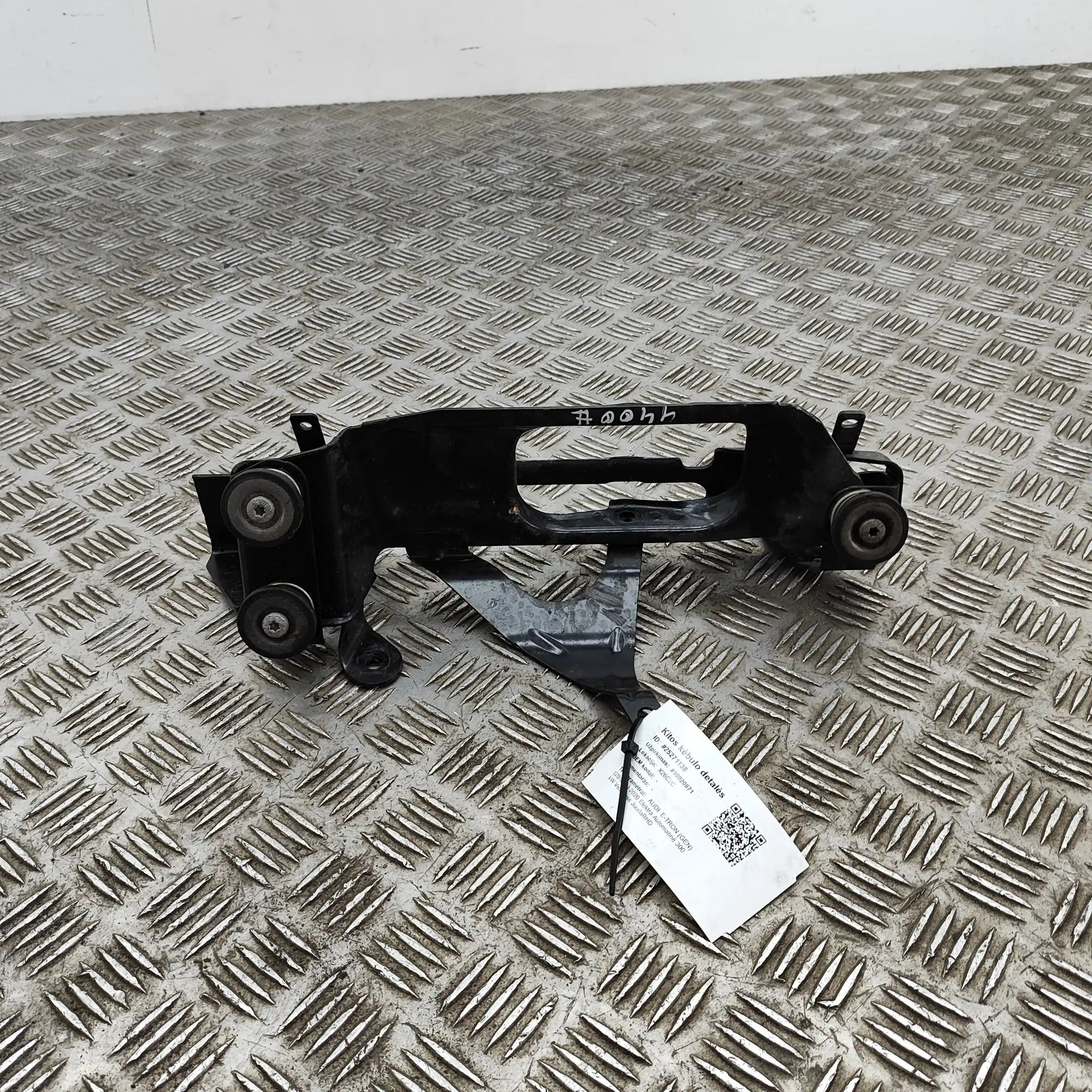 Audi e-tron Air Conditioner Compressor Bracket Air Conditioner Compressor Bracket — AUDI E-TRO...