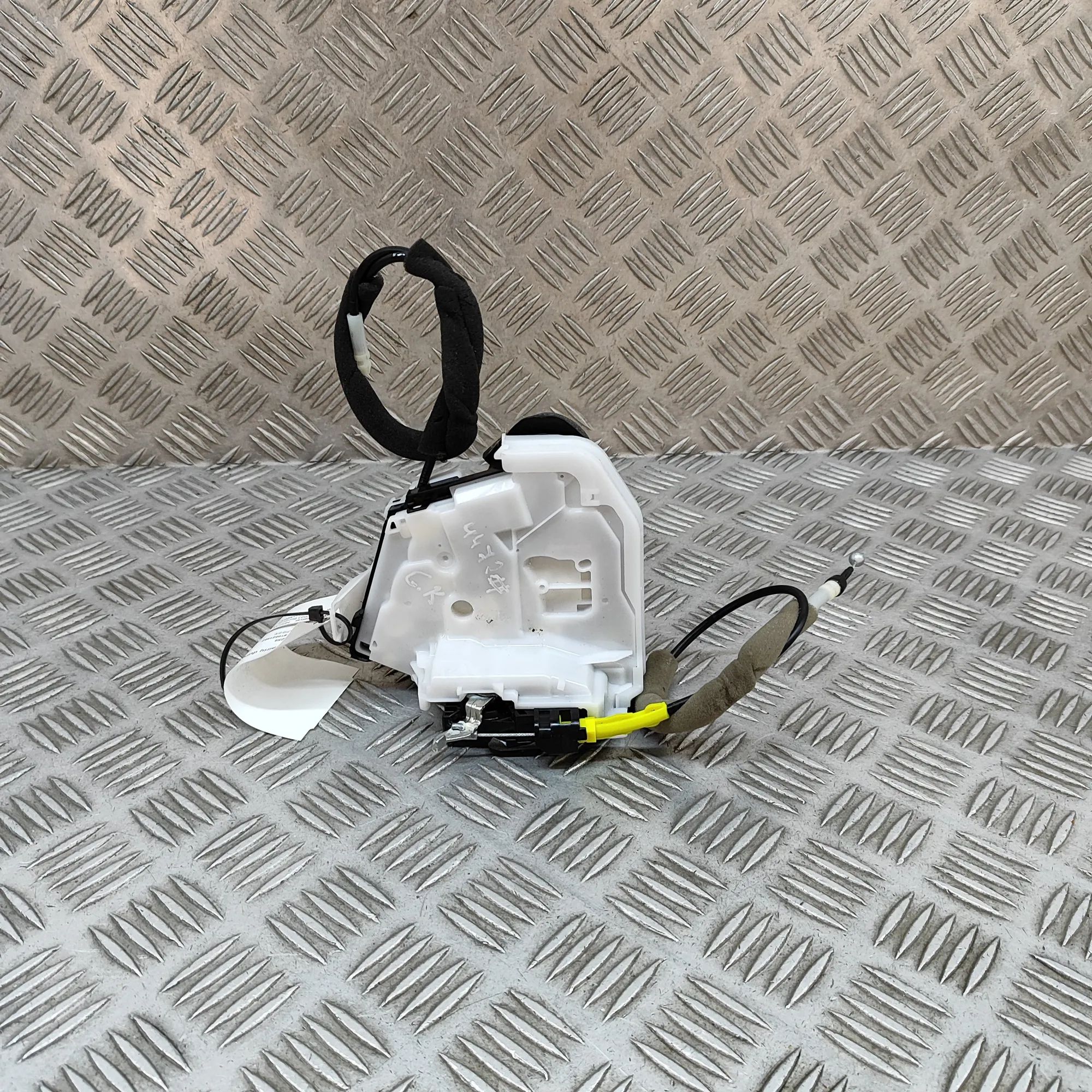 Nissan Juke Door lock — rear left Door lock — rear left — NISSAN JUKE (F16) (2019...