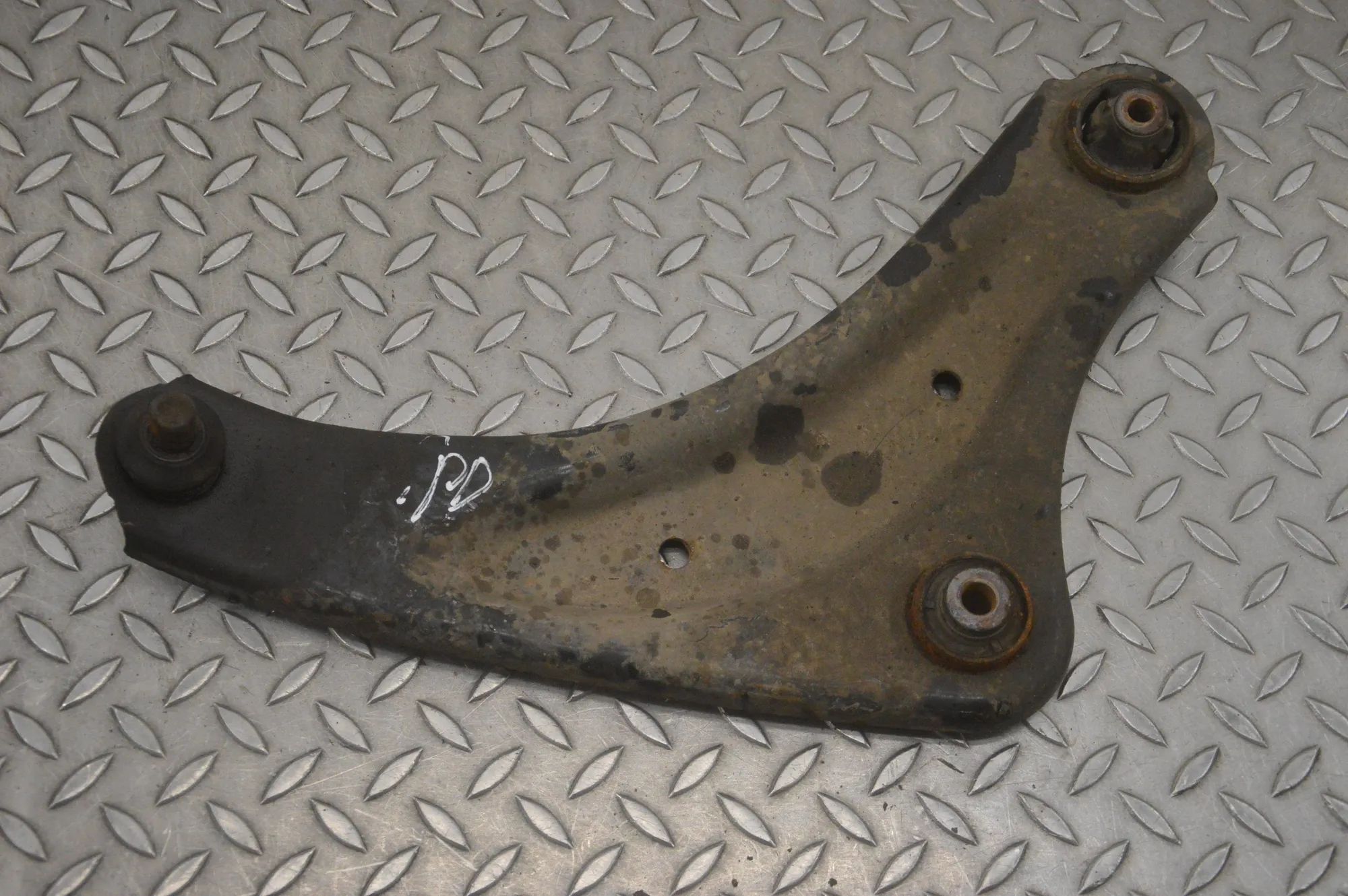 Nissan Juke Front Right Lower Control Arm Front Right Lower Control Arm — NISSAN JUKE (F1...