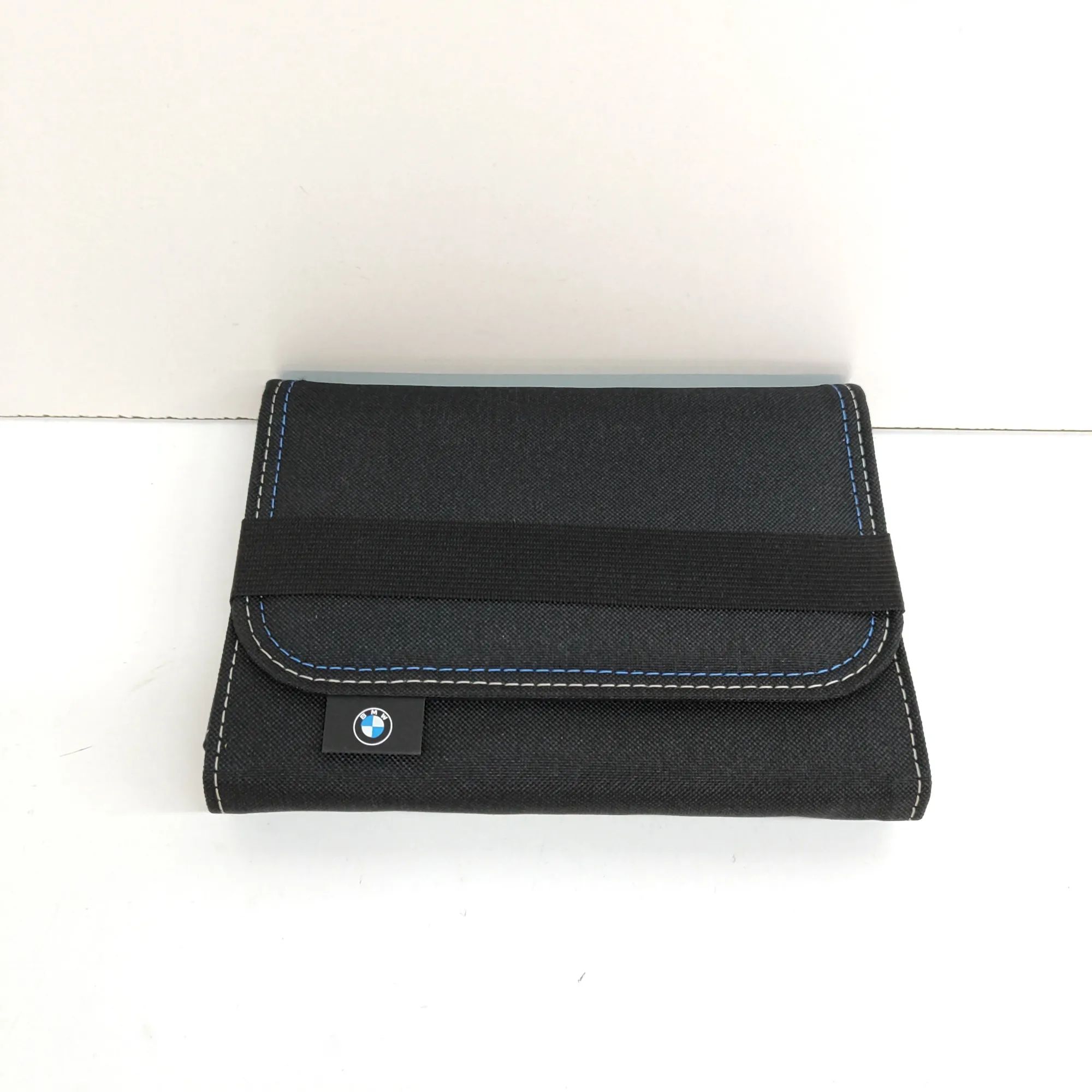 BMW i4 (G26) Service book Service book — BMW I4 (G26) (2022-...) — 5A389F...