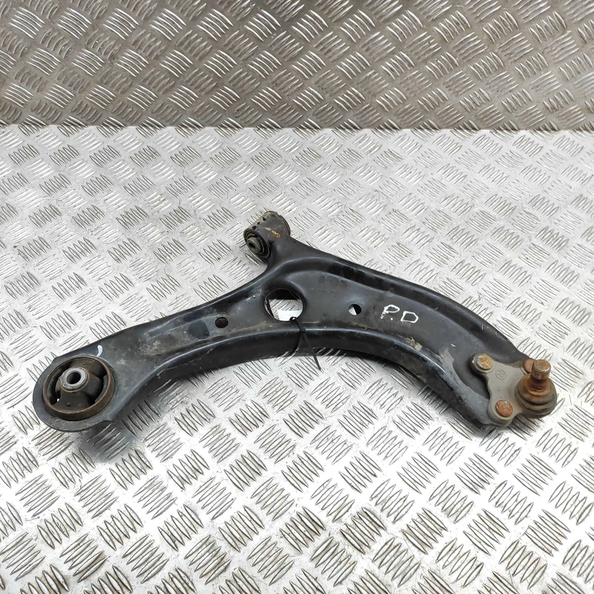 Kia Sportage Front Right Lower Control Arm Front Right Lower Control Arm — KIA SPORTAGE (Q...
