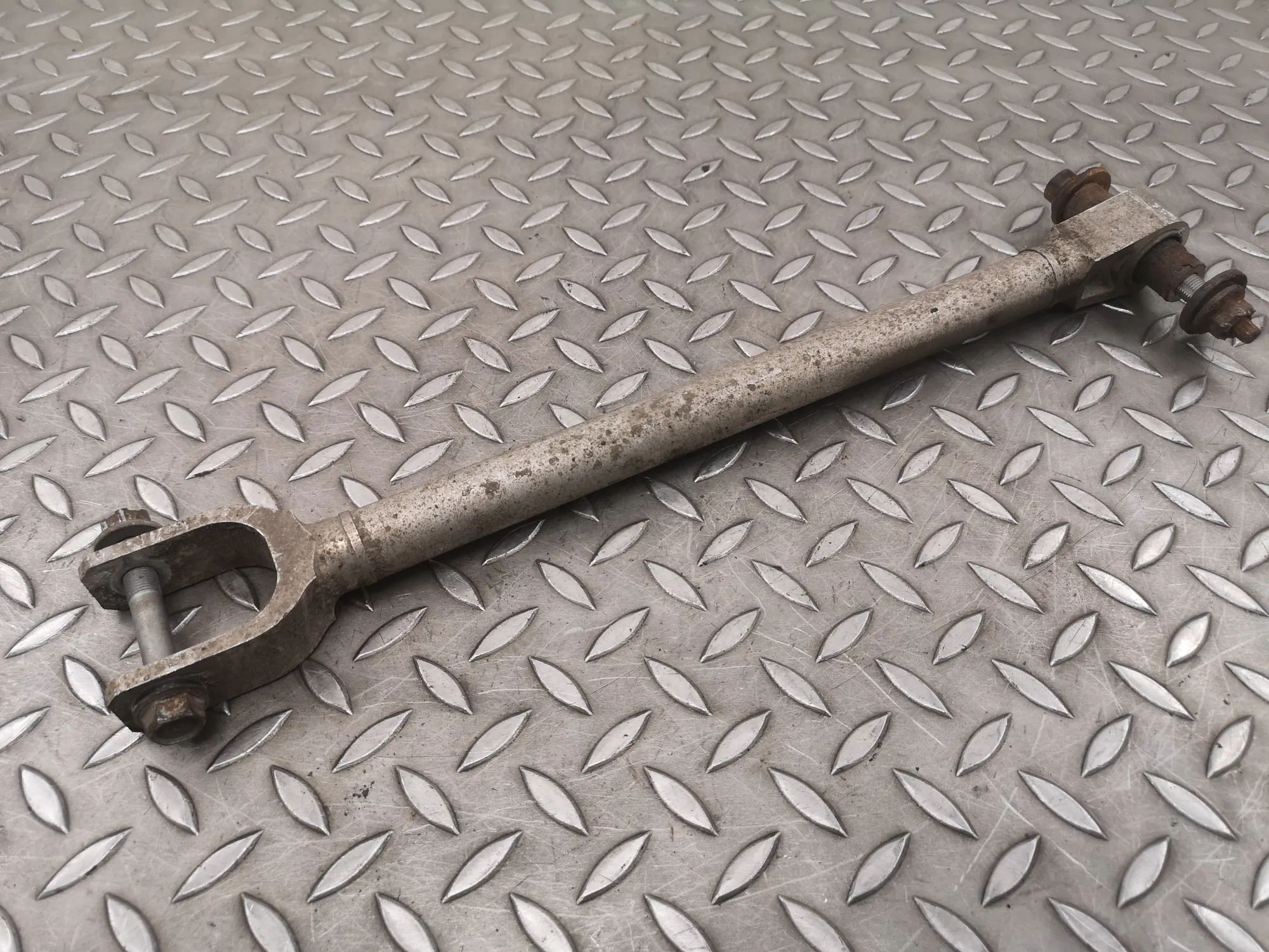 Infiniti Q50 Control arm — rear left Control arm — rear left — INFINITI Q50 (2013-.....