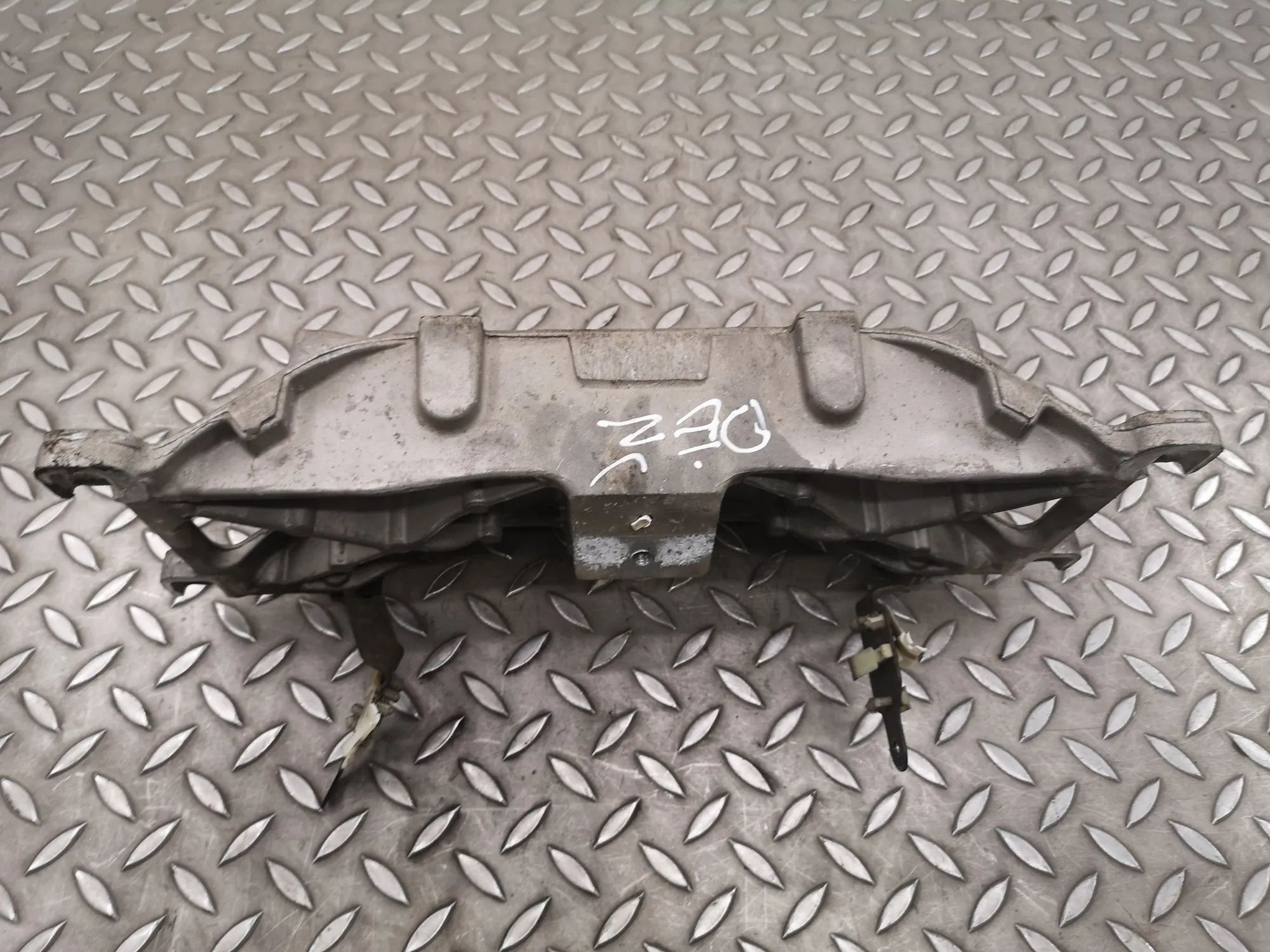 Jaguar XJ Gearbox Support Mount Bracket Gearbox Support Mount Bracket — JAGUAR XJ (X351...