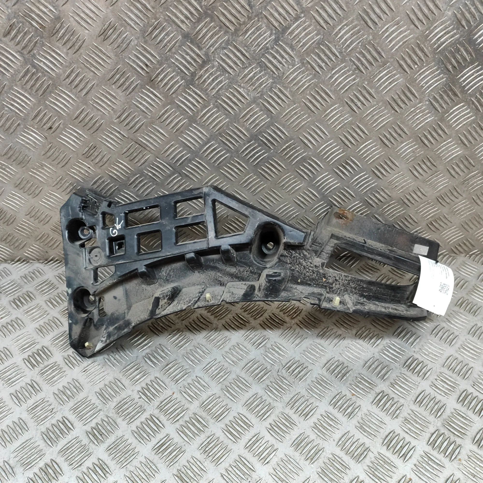 Porsche Macan Rear Left Bumper Bracket Rear Left Bumper Bracket — PORSCHE MACAN (95B) ...