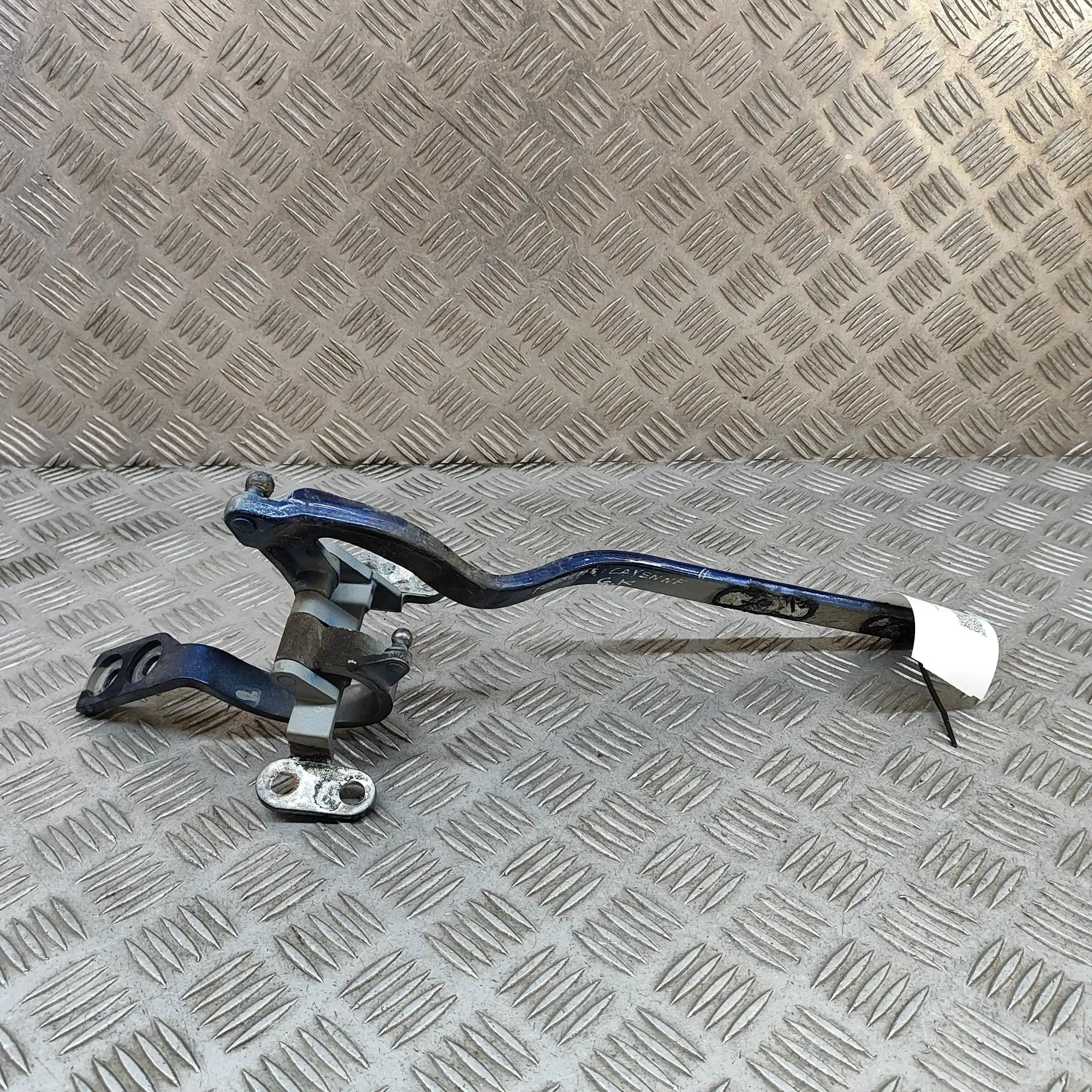 Porsche Cayenne Left Side Bootlid Hinge Left Side Bootlid Hinge — PORSCHE CAYENNE (9PA)...