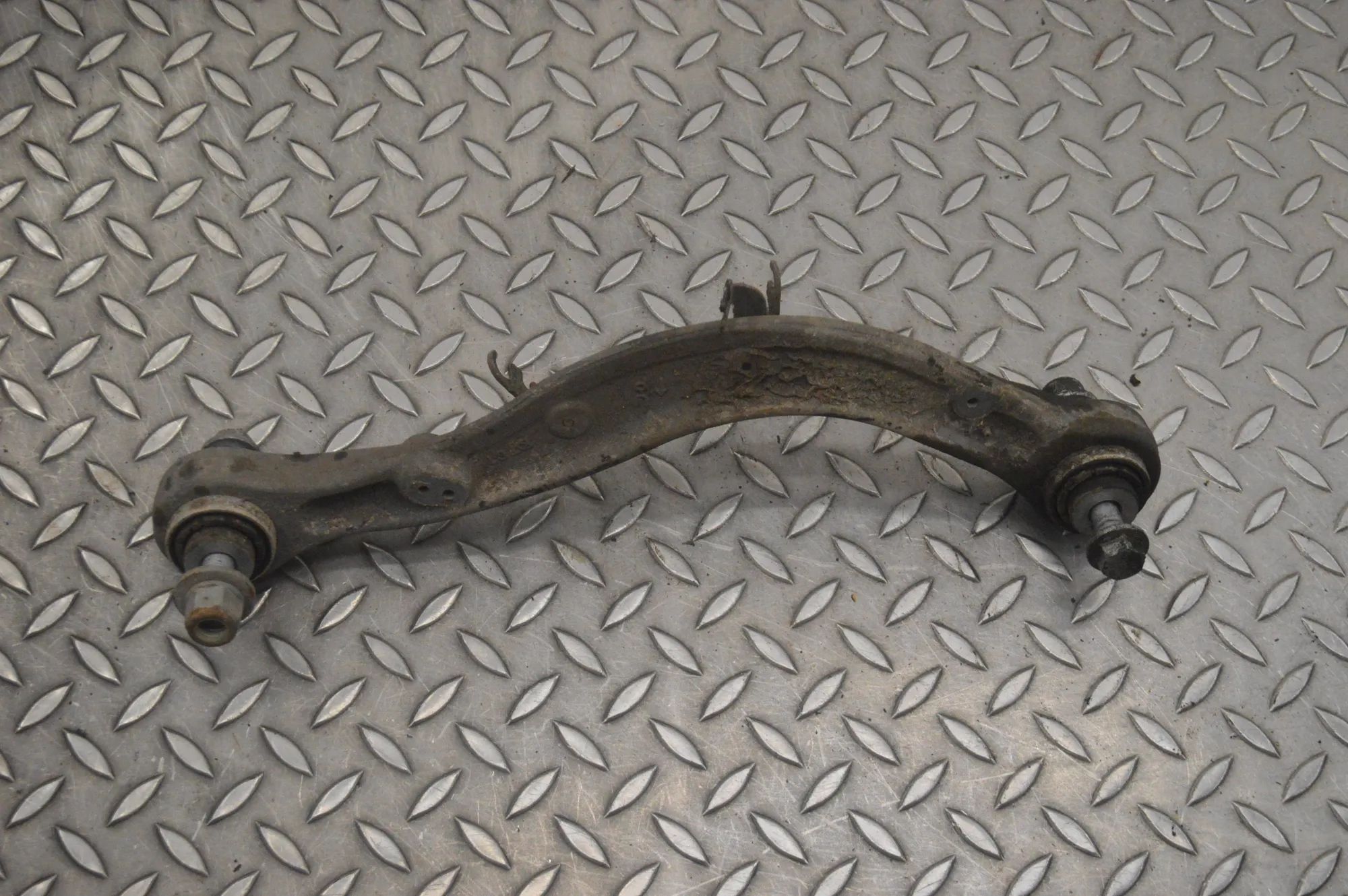 Land Rover Range Rover (L405) Control arm — rear left Control arm — rear left — LAND ROVER RANGE ROVE...