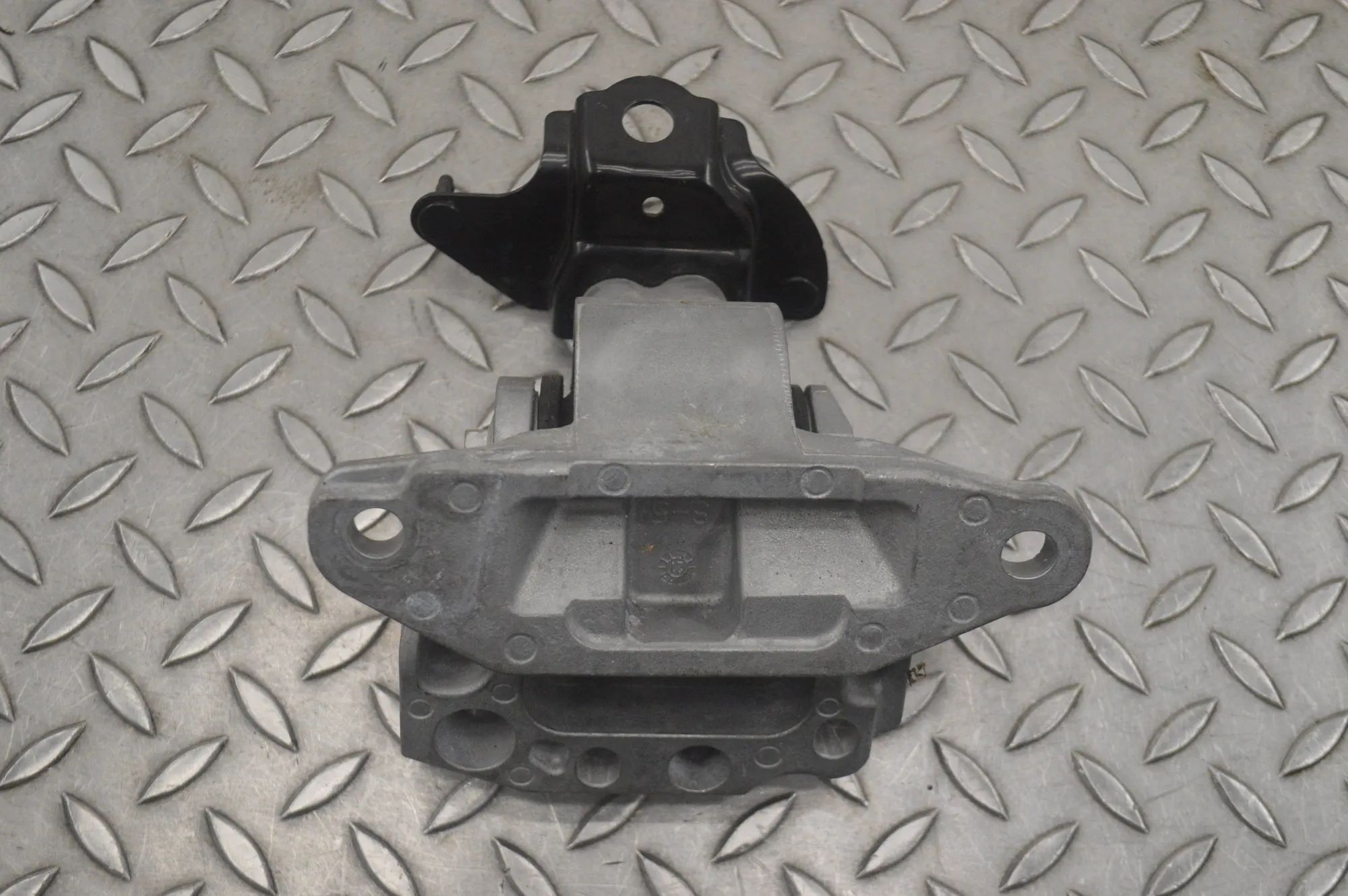 Toyota RAV4 (XA50) Left Side Engine Mount Left Side Engine Mount — TOYOTA RAV (4 V XA50) ...